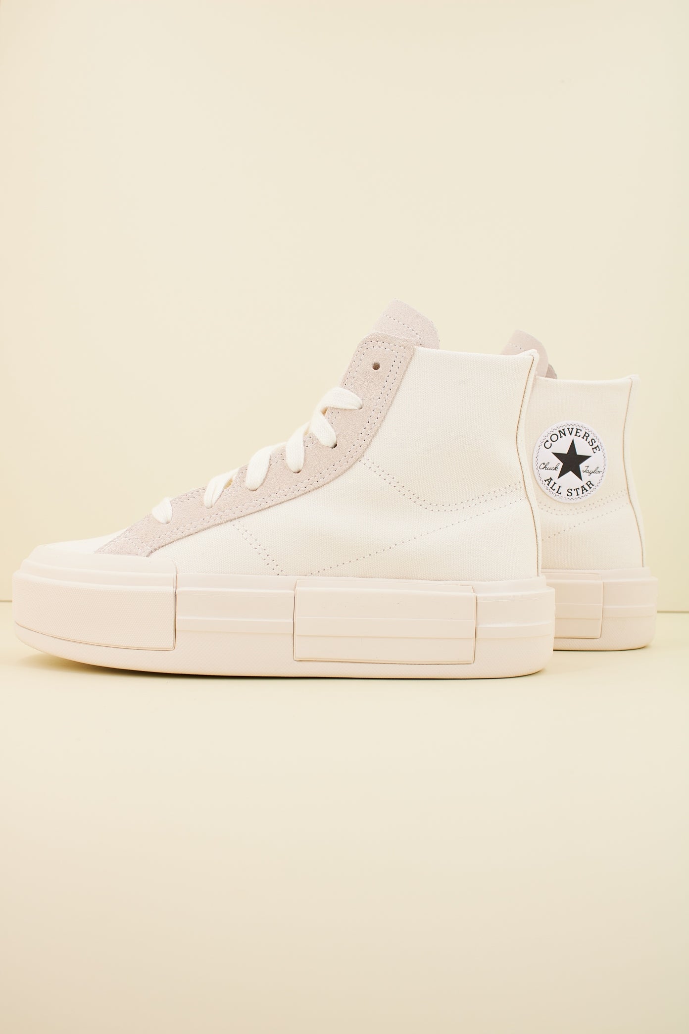 CONVERSE CHUCK TAYLOR ALL STAR CRUISE HI en color BLANCO  (1)