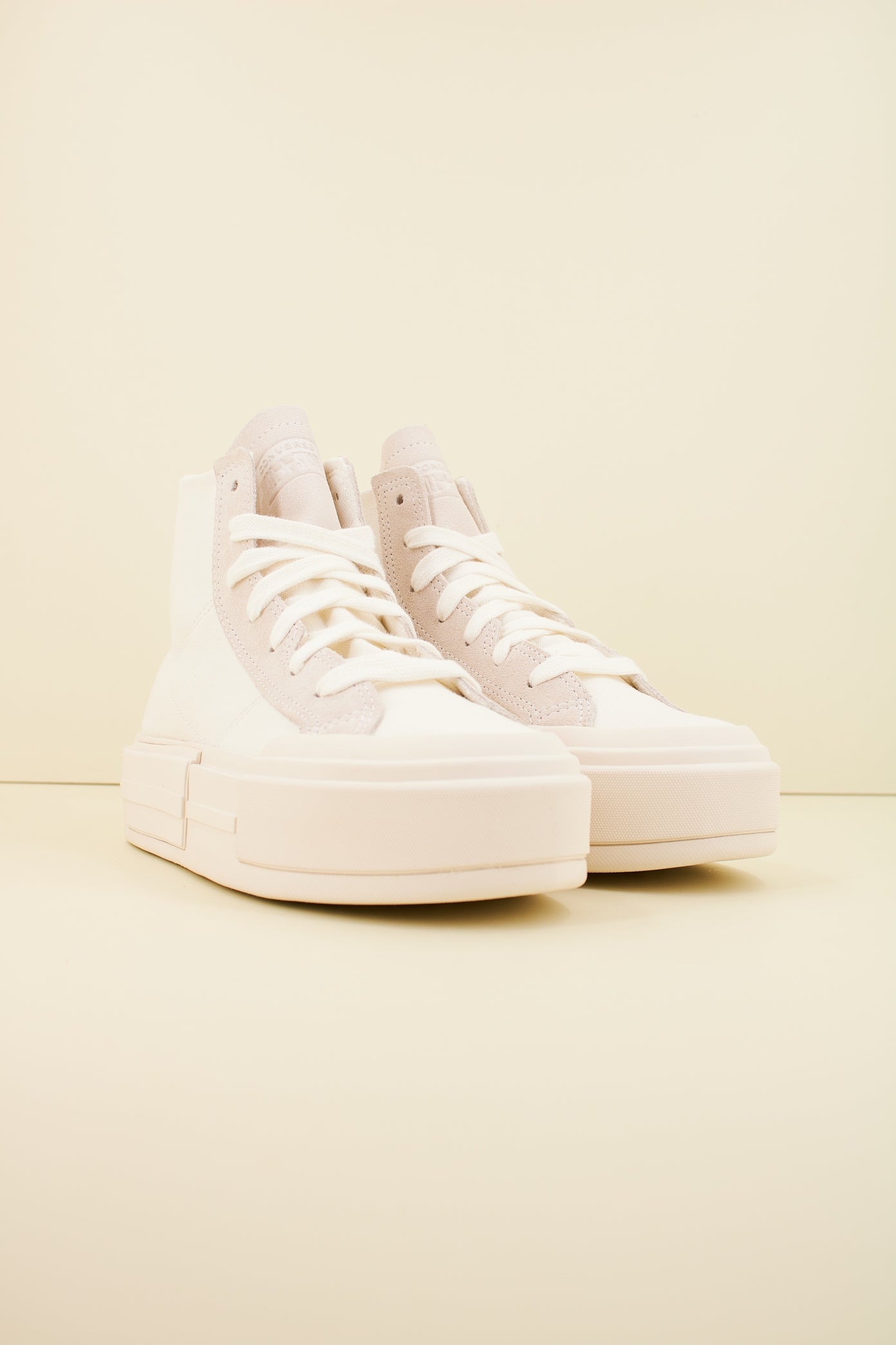 CONVERSE CHUCK TAYLOR ALL STAR CRUISE HI en color BLANCO  (2)