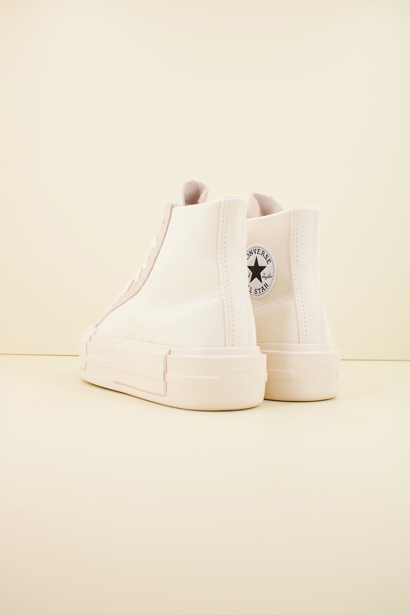 CONVERSE CHUCK TAYLOR ALL STAR CRUISE HI en color BLANCO  (3)