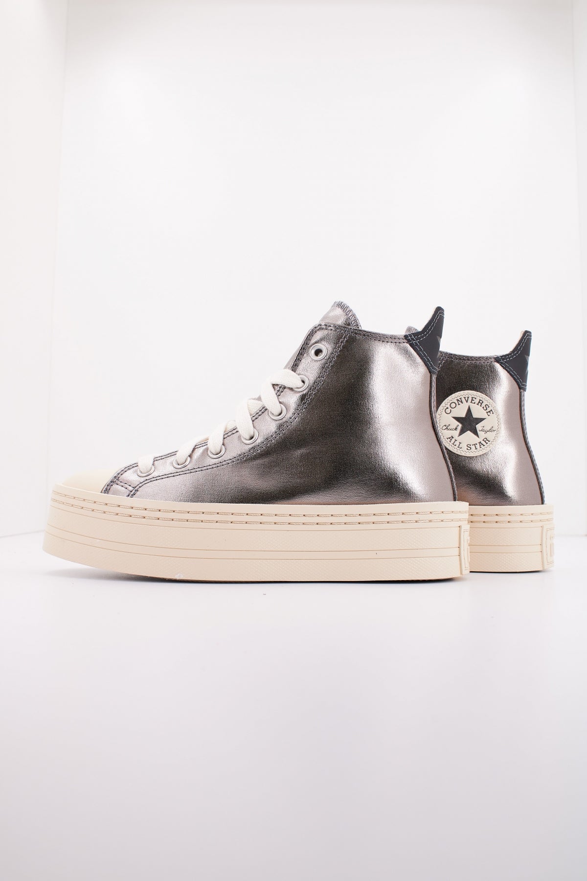 CONVERSE CHUCK TAYLOR ALL STAR MODERN LIFT PLATFORM METALLIC en color PLATA  (1)