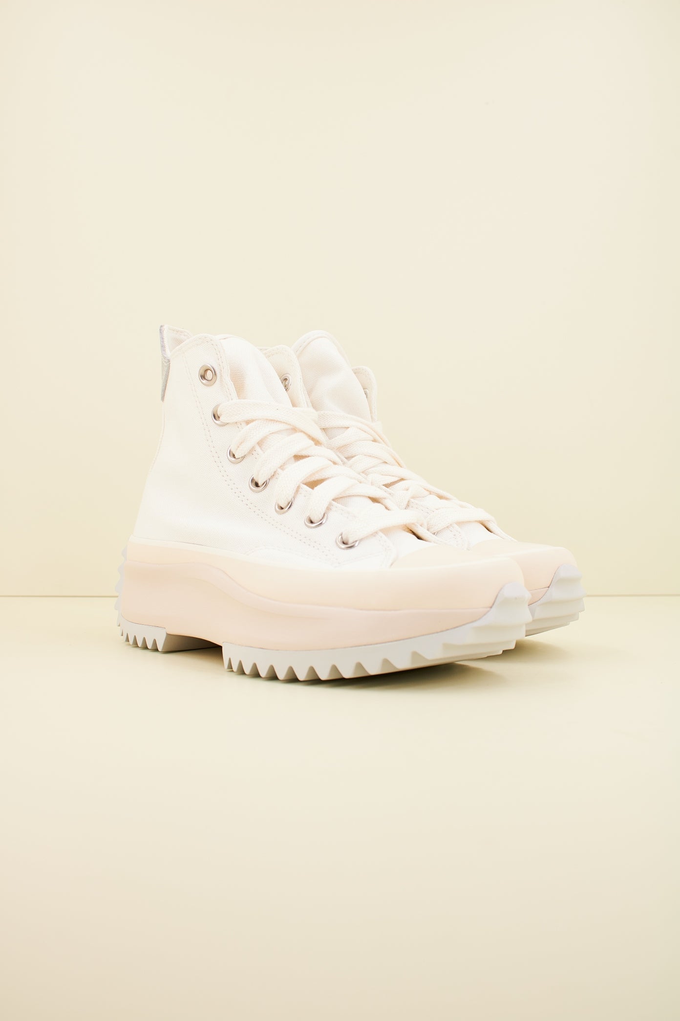 CONVERSE RUN STAR HIKE PLATFORM METALLIC en color BLANCO  (2)