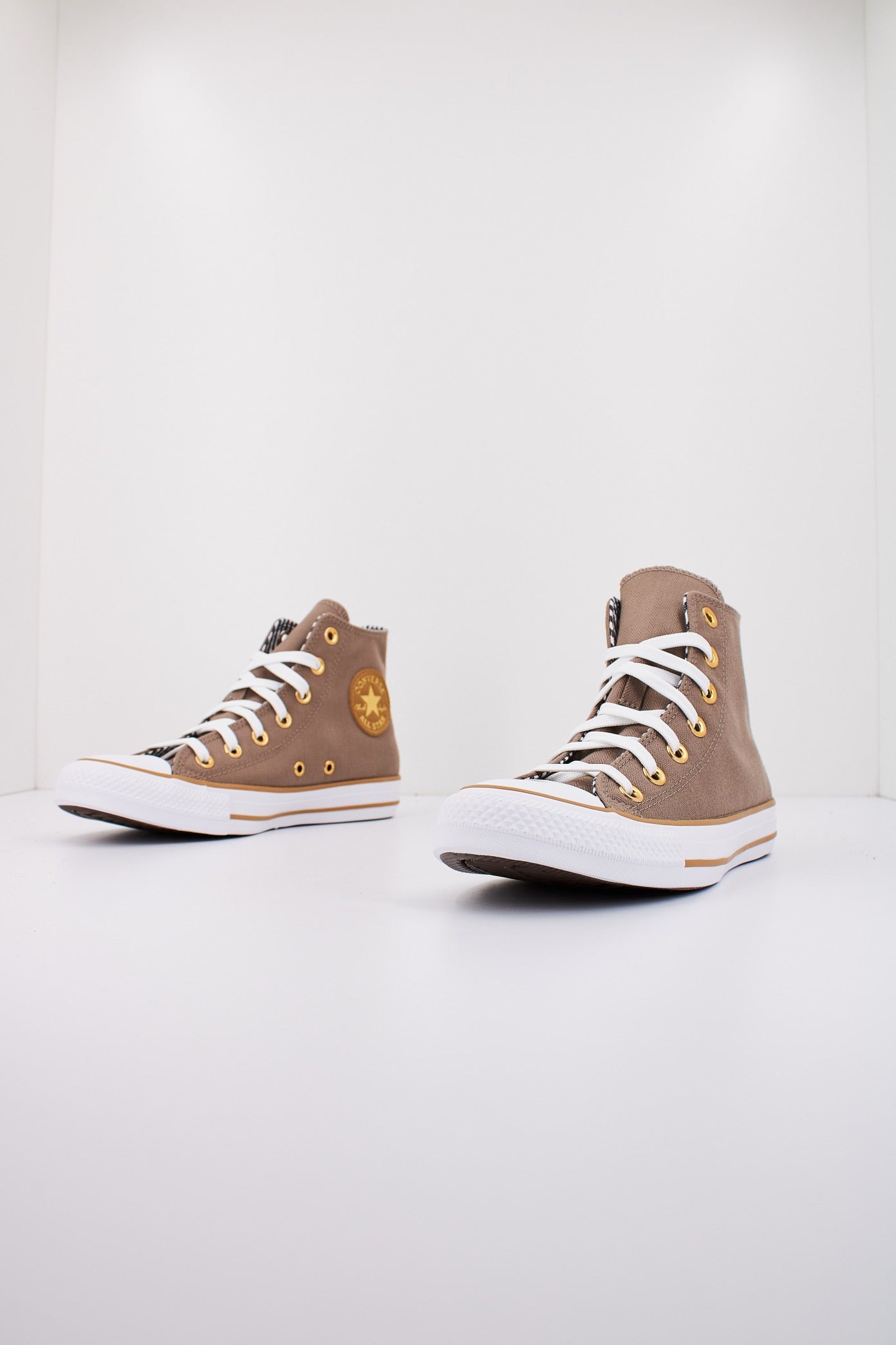 CONVERSE CHUCK TAYLOR ALL STAR en color MARRON  (2)