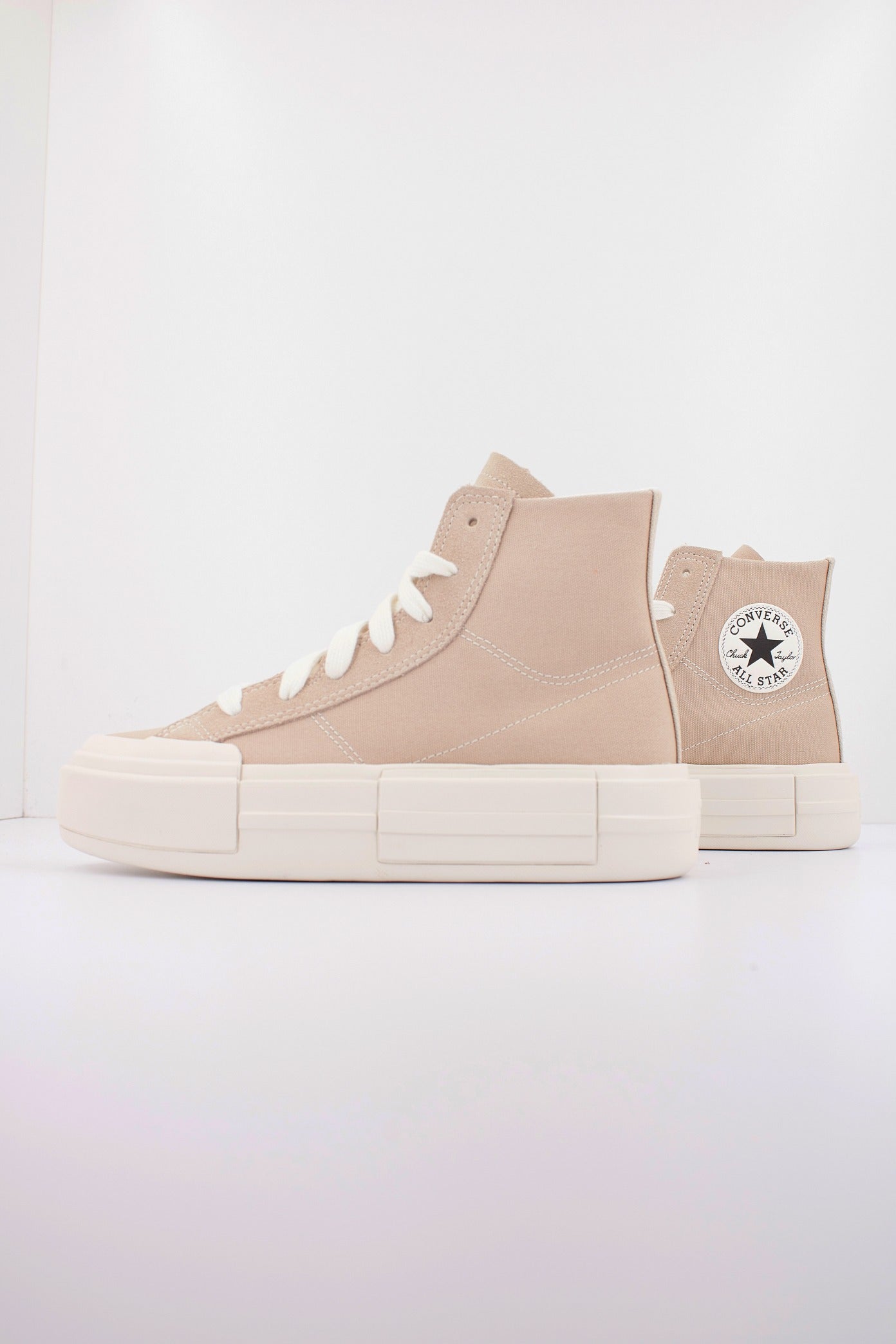 CONVERSE CHUCK TAYLOR ALL STAR CRUISE HI en color BEIS  (1)