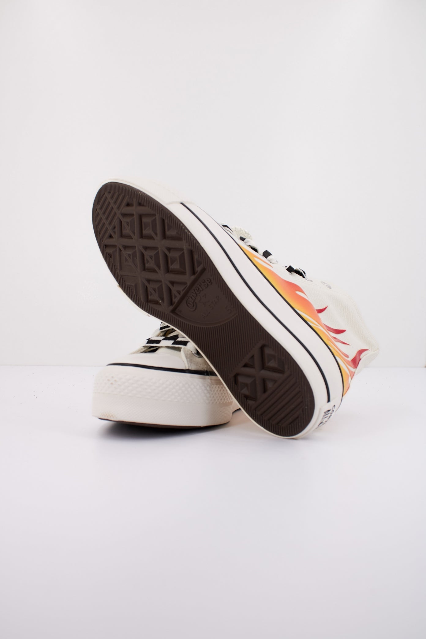 CONVERSE  CHUCK TAYLOR ALL STAR LIFT PLATFORM FLAMES en color BLANCO  (5)