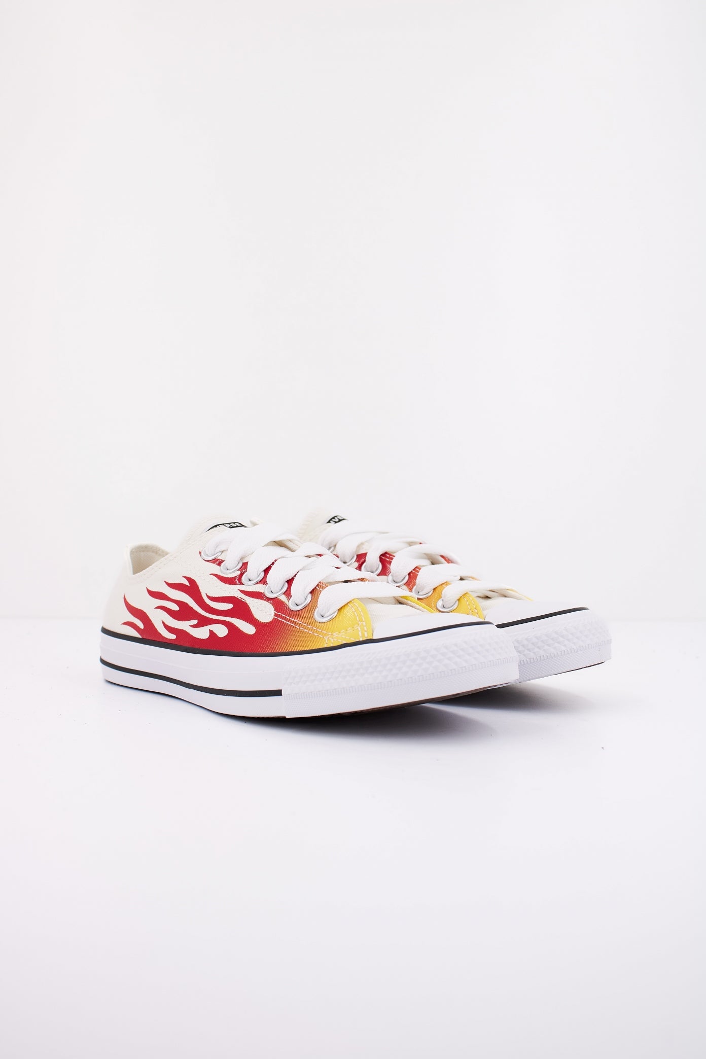 CONVERSE  CHUCK TAYLOR ALL STAR FAMES en color BLANCO  (2)