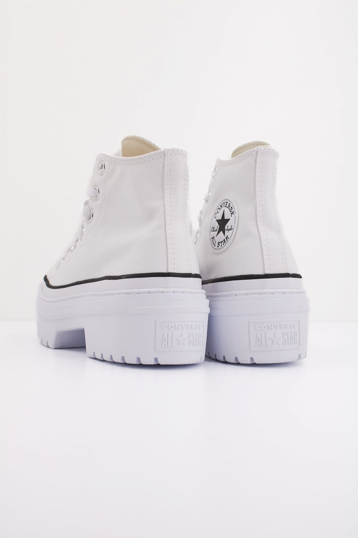 CONVERSE CHUCK TAYLOR ALL STAR LUGGE en color BLANCO  (4)