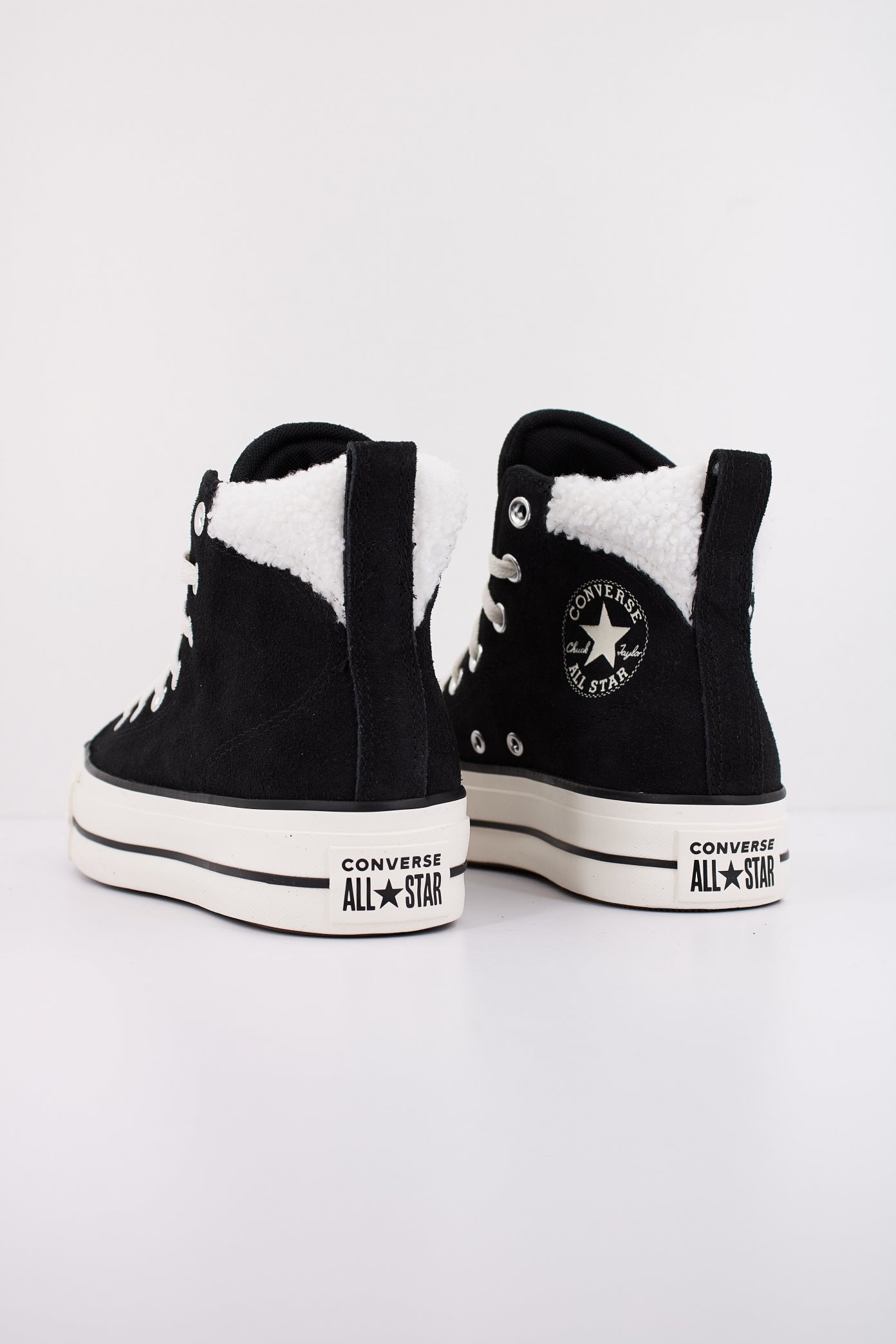 CONVERSE CHUCK TAYLOR ALL STAR PUFF LIFT HI en color NEGRO  (4)