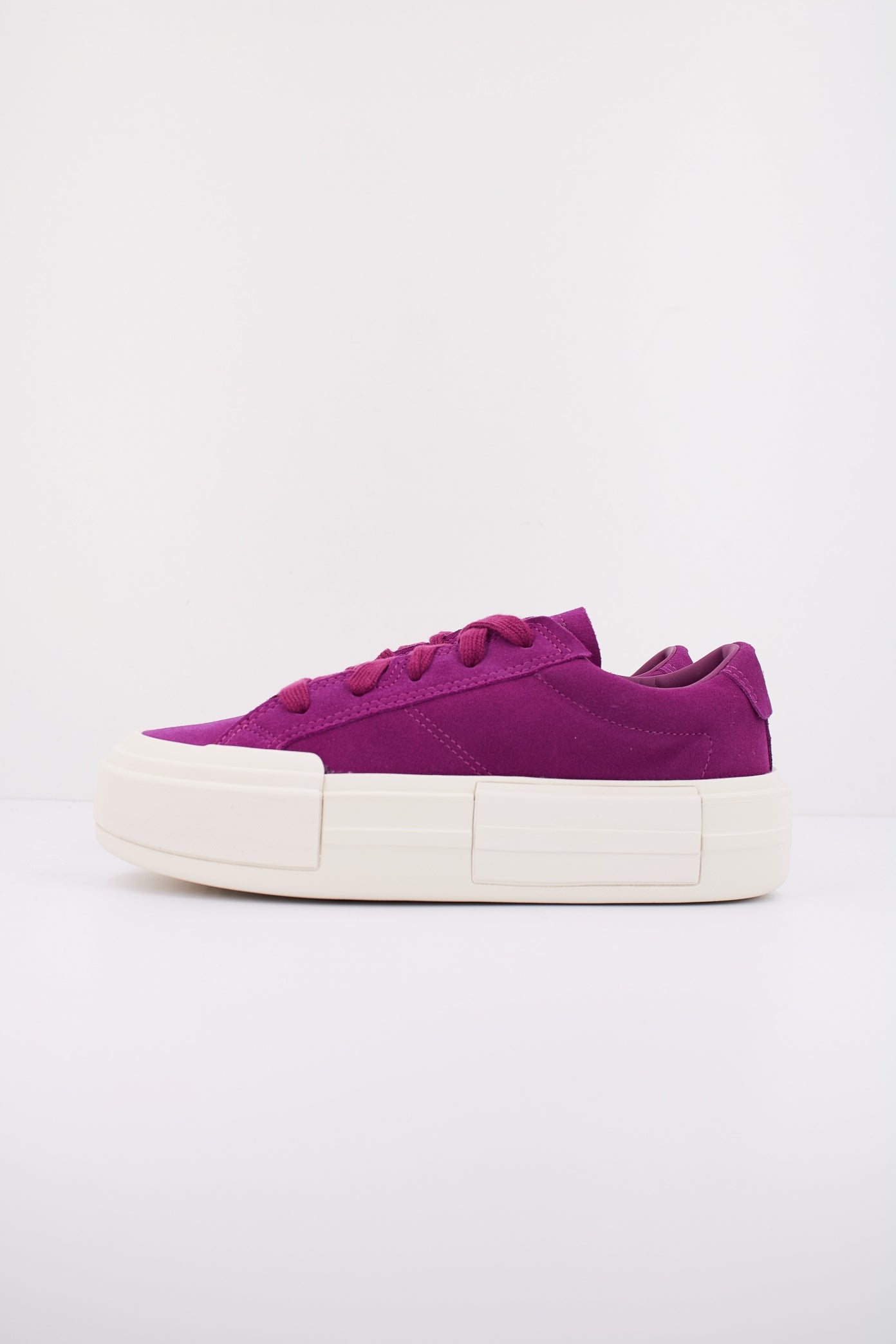 CONVERSE CHUCK TAYLOR ALL STAR CRUISE OX QUANTUM en color VIOLETA  (1)