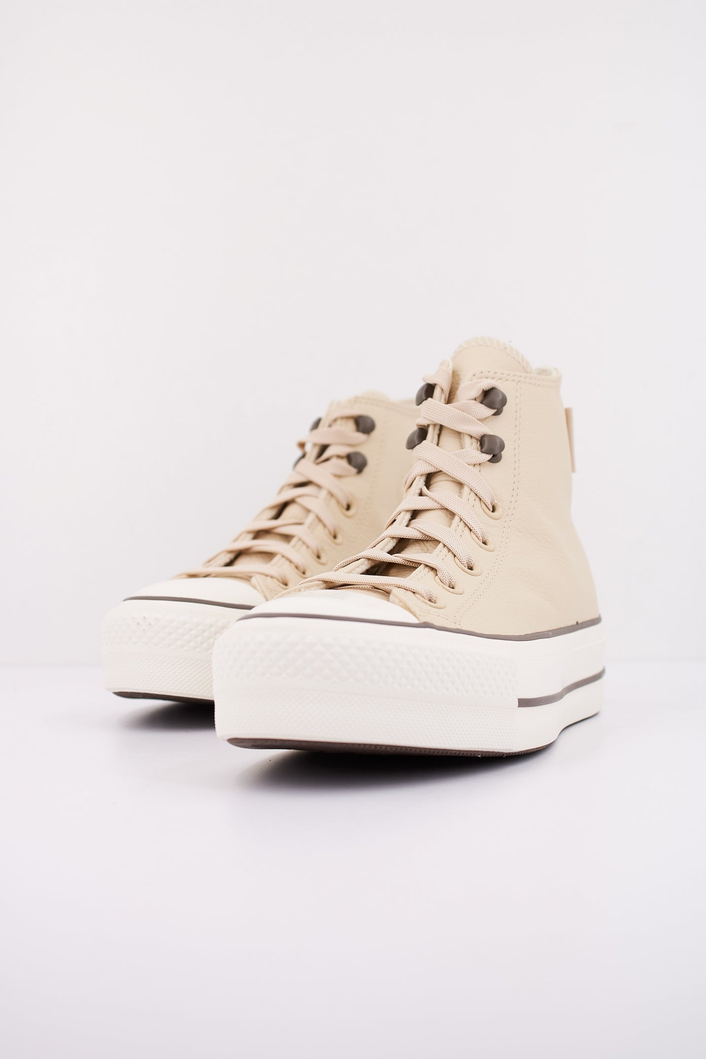 CONVERSE CHUCK TAYOR ALL STAR LIFT PLATFORM WEATHERIZED LEATHER en color BEIS  (2)