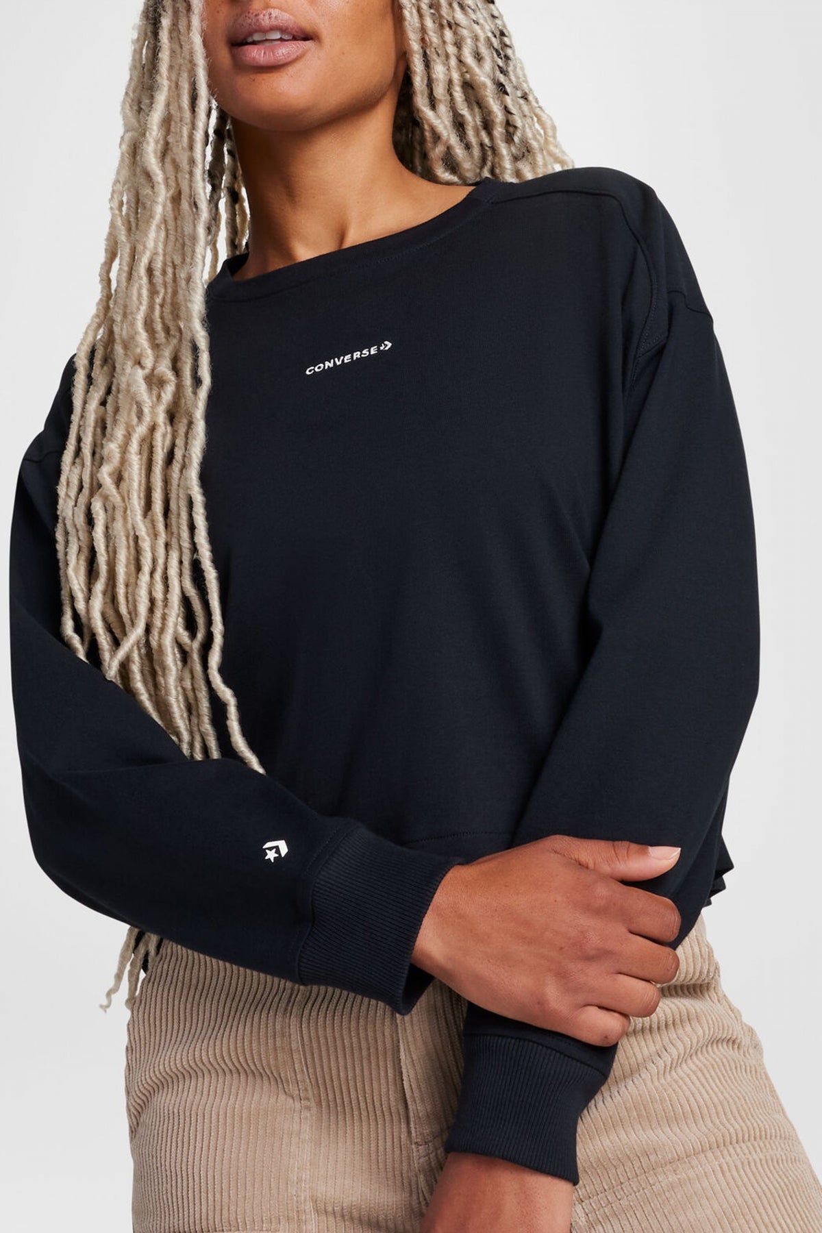 CONVERSE BOXY LONG-SLEEVE T-SHIRT en color NEGRO  (1)