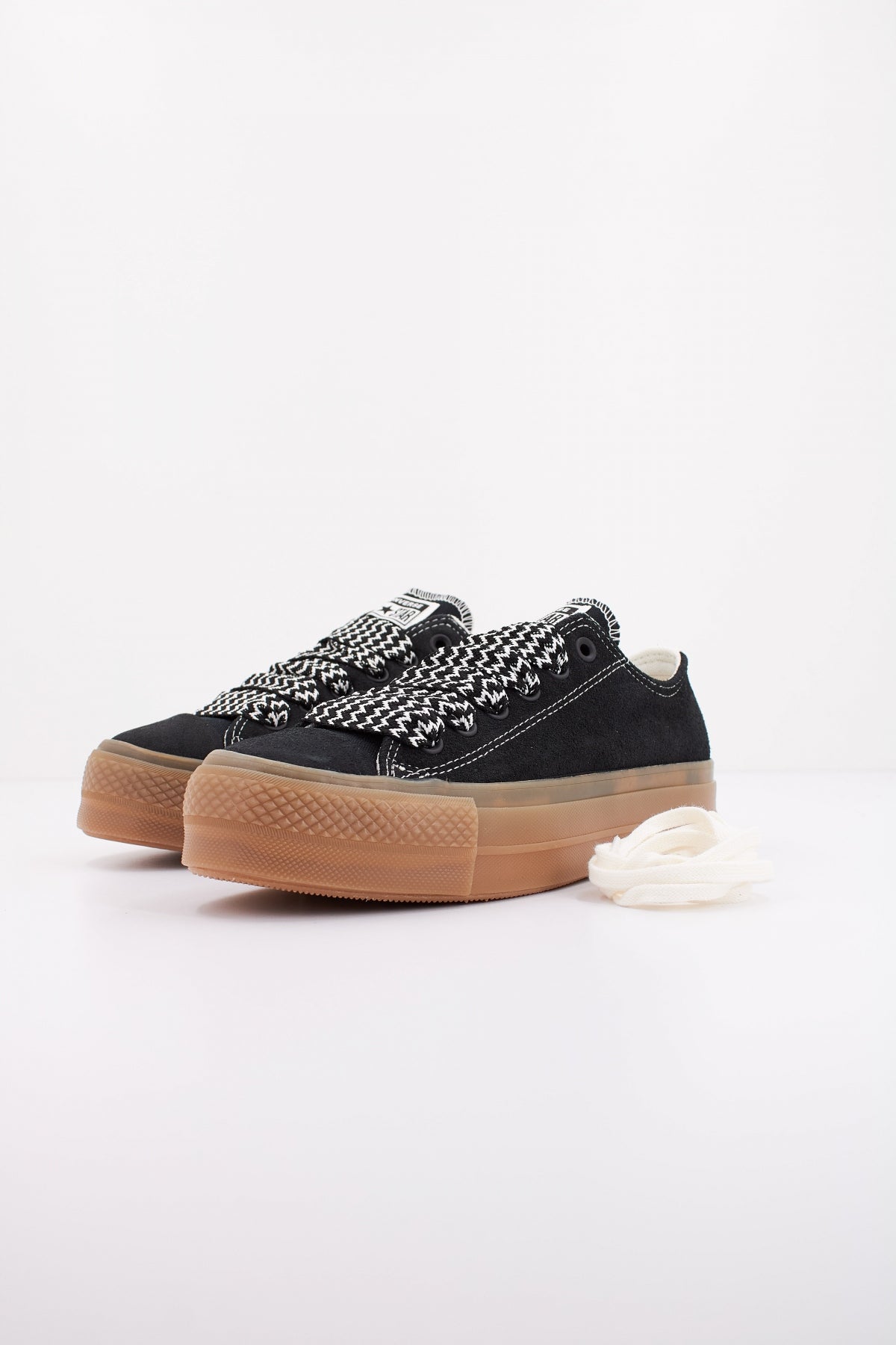 CONVERSE CHUCK TAYLOR ALL STAR LIFT OX en color NEGRO  (2)