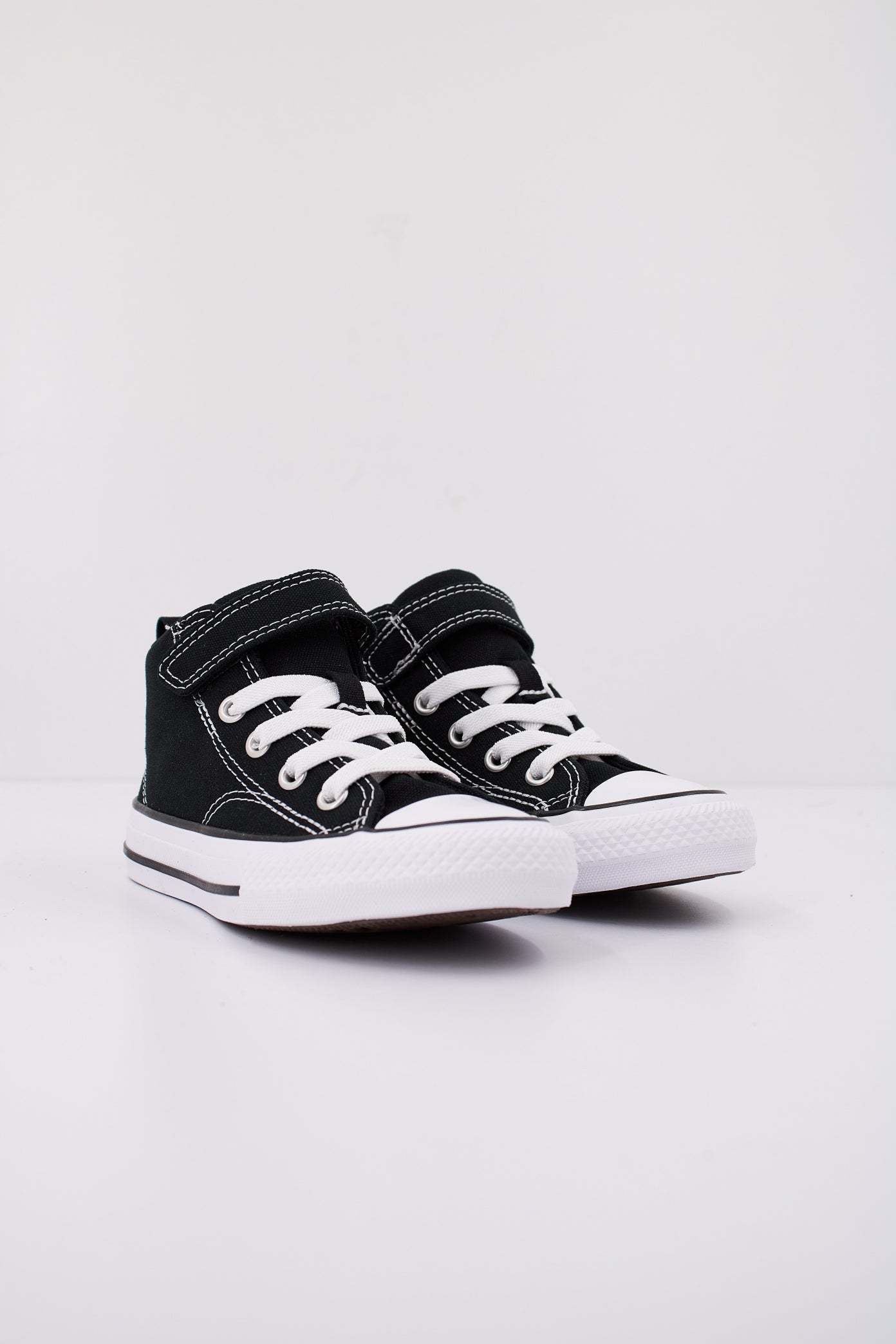 CONVERSE CHUCK TAYLOR ALL STAR MALDE en color NEGRO  (2)