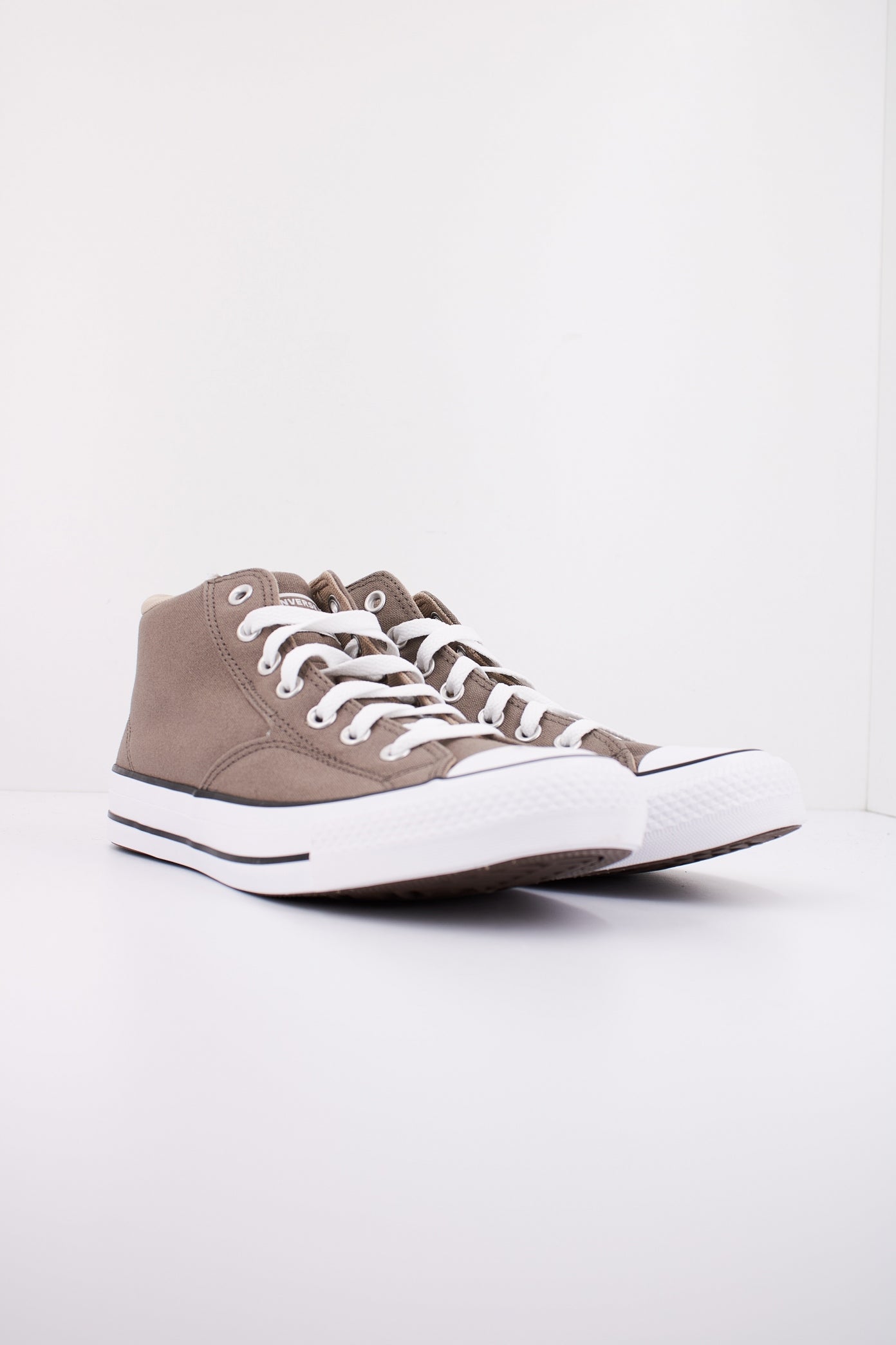 CONVERSE CHUCK TAYLOR ALL STAR MALDEN STREET MID en color MARRON  (2)