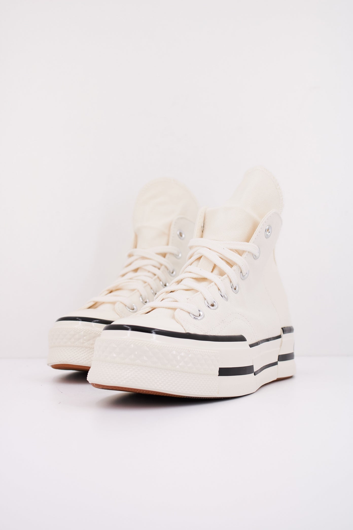 CONVERSE CHUCH  PLUS en color BLANCO  (2)