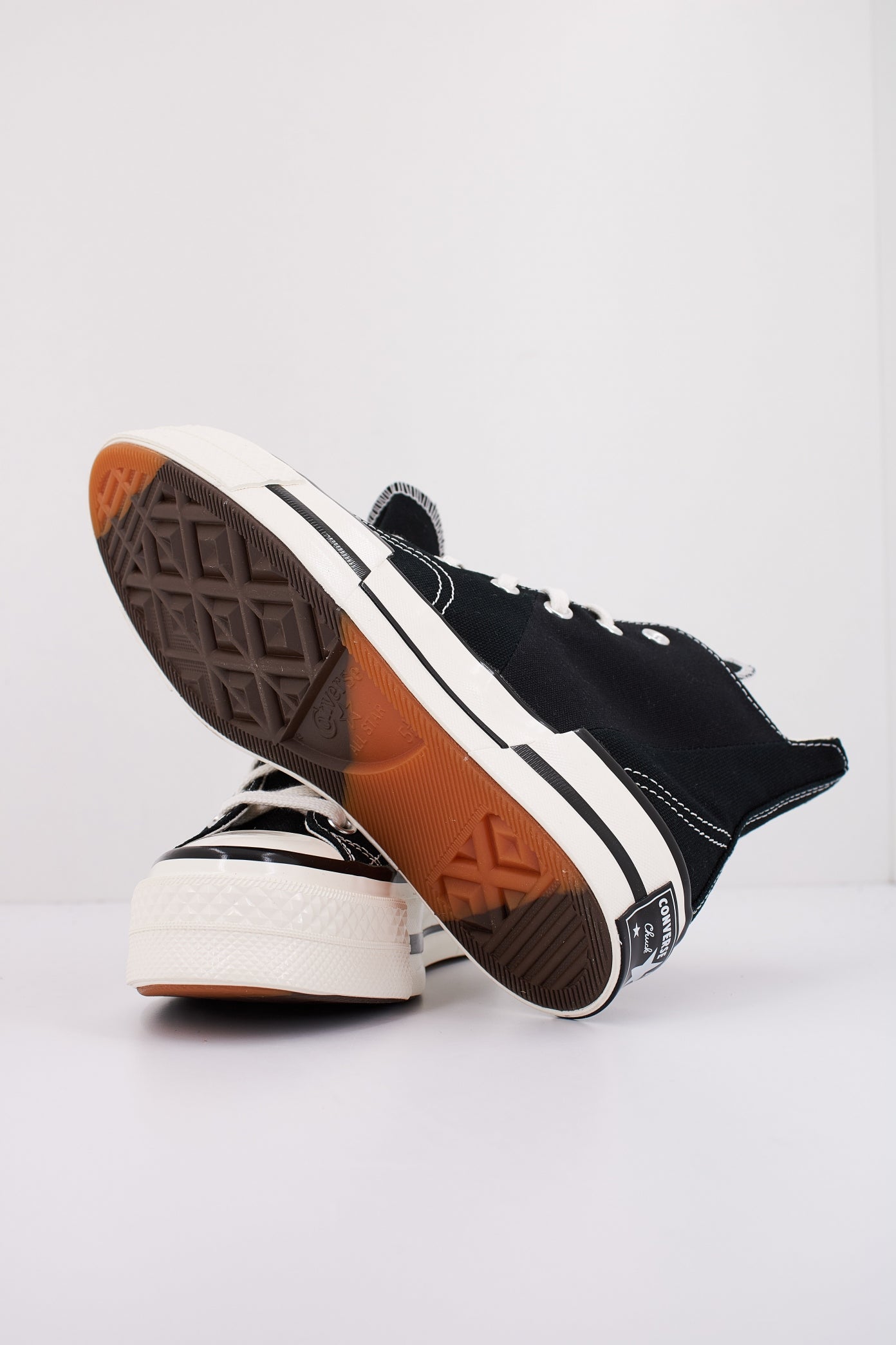 CONVERSE  CHUCK  PLUS en color NEGRO  (5)