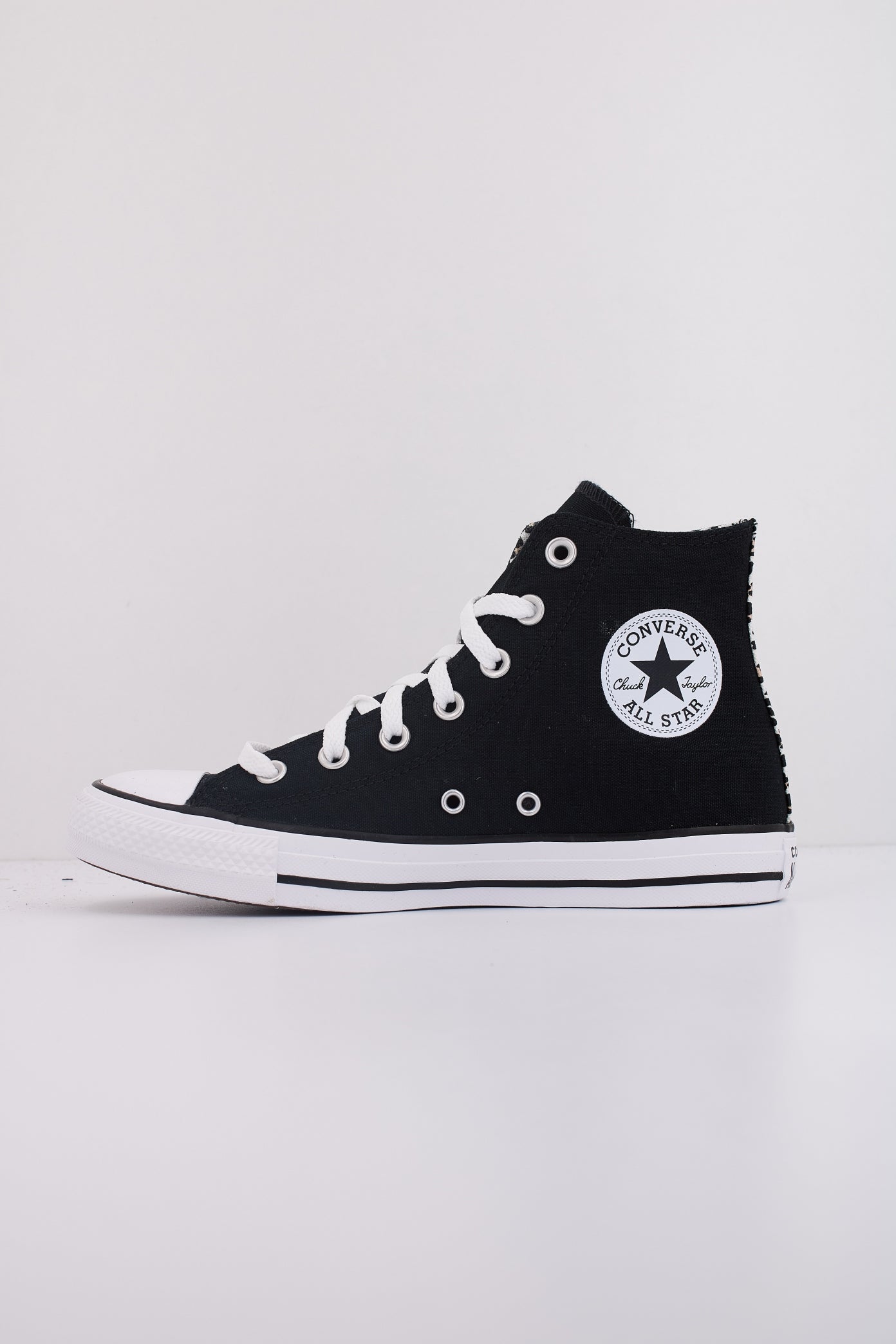 CONVERSE CHUCK TAYLOR ALL STAR LEOPARD en color NEGRO  (1)