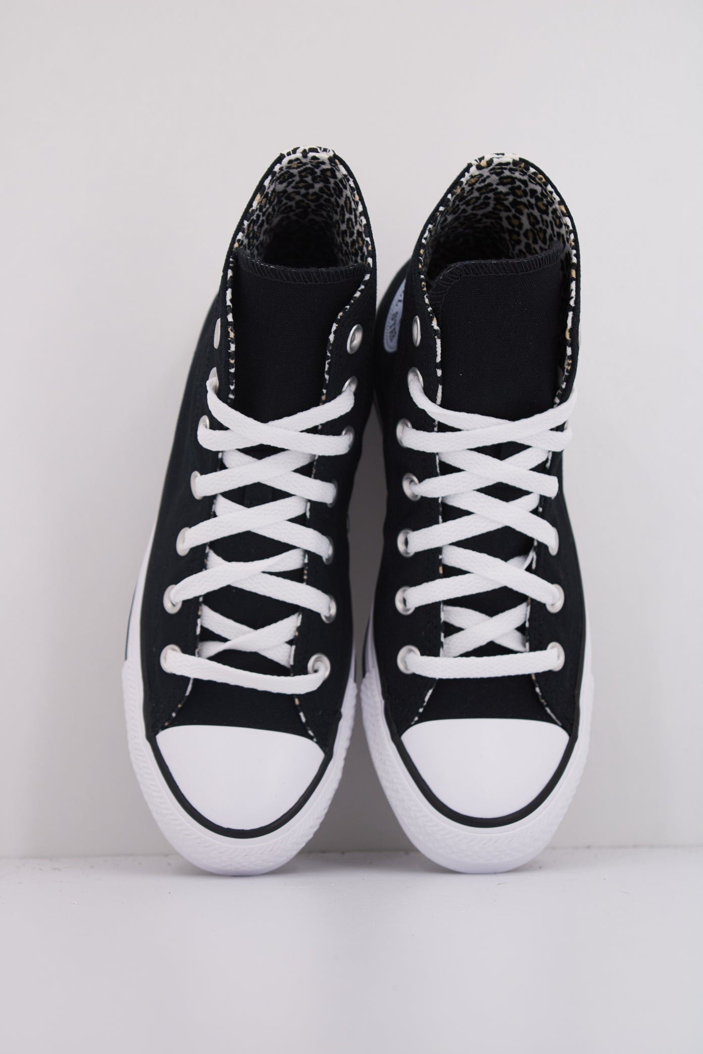 CONVERSE CHUCK TAYLOR ALL STAR LEOPARD en color NEGRO  (3)