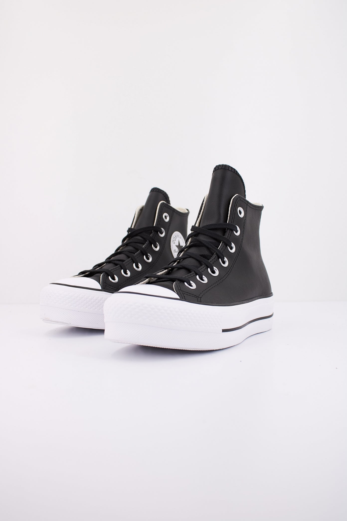 CONVERSE HI LIFT LEATHER en color NEGRO  (2)