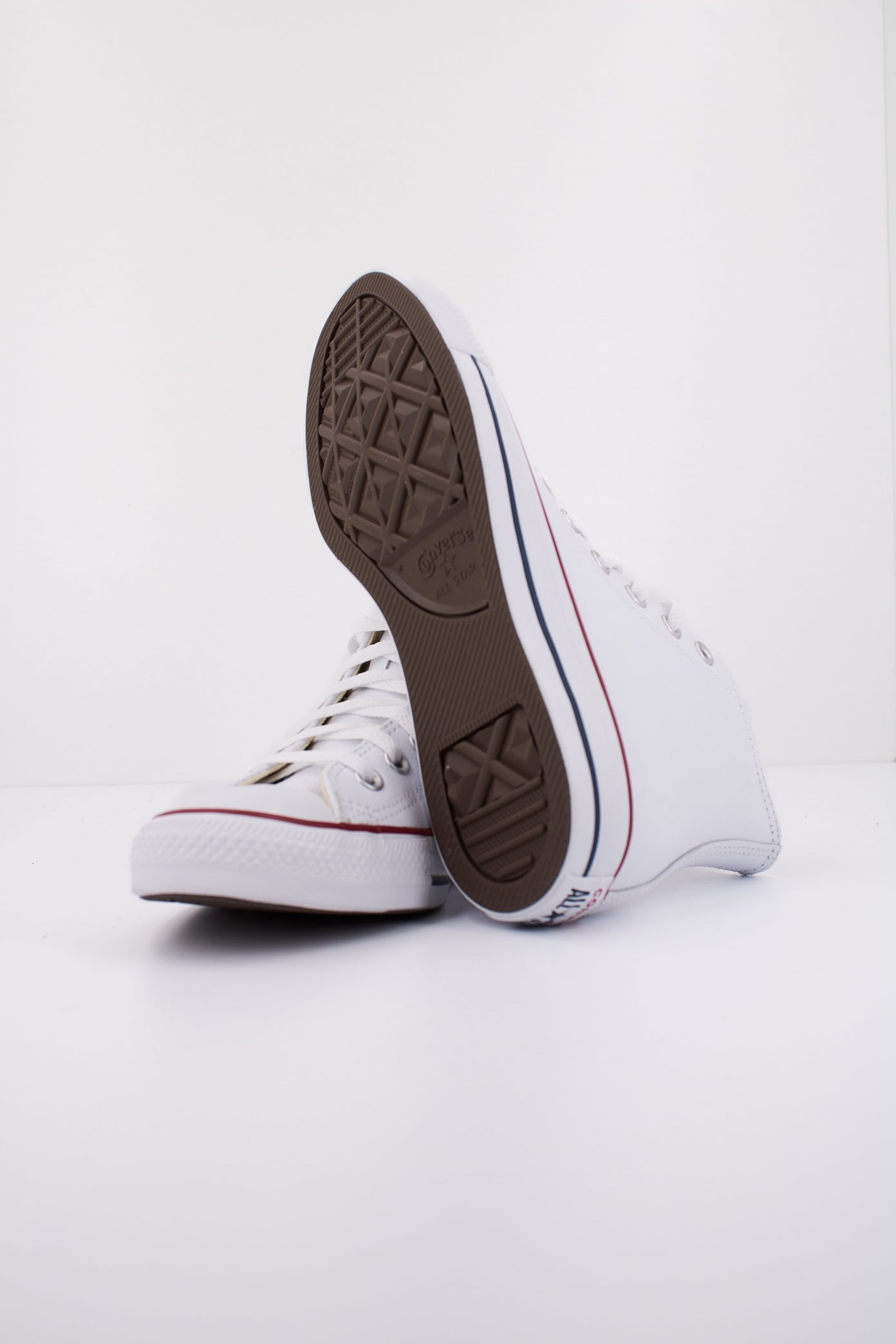 CONVERSE CHUCK TAYLOR LEATHER en color BLANCO  (5)