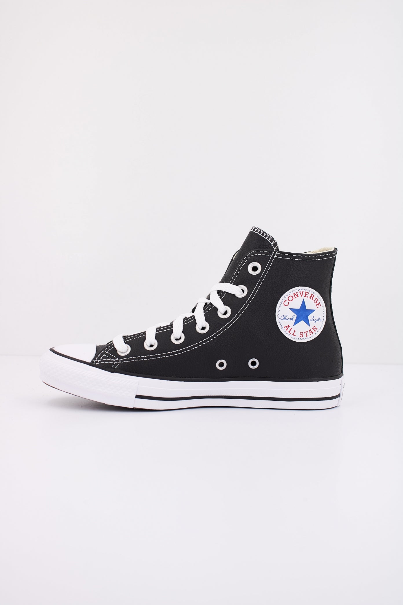 CONVERSE CHUCK TAYLOR LEATHER en color NEGRO  (1)