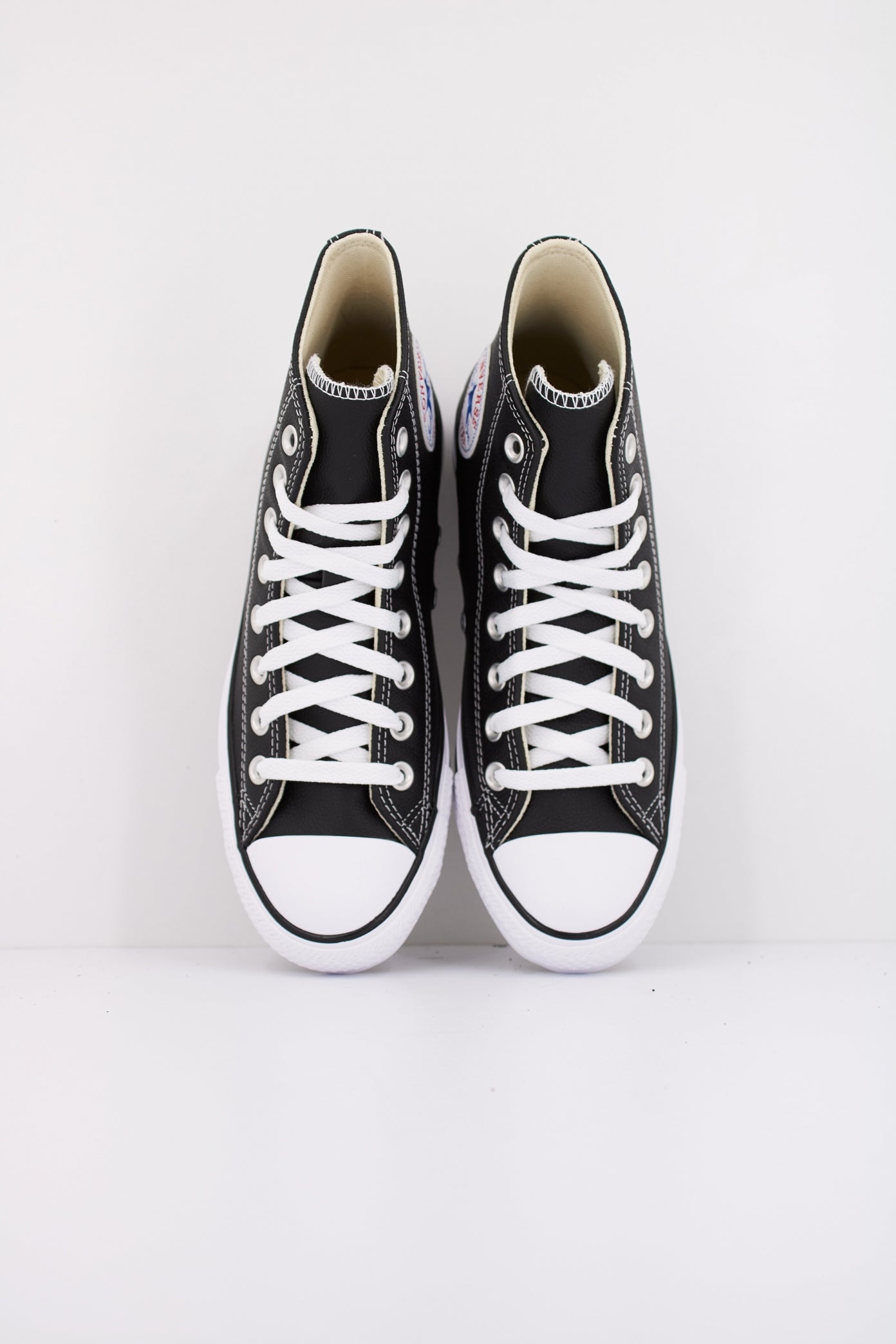 CONVERSE CHUCK TAYLOR LEATHER en color NEGRO  (3)