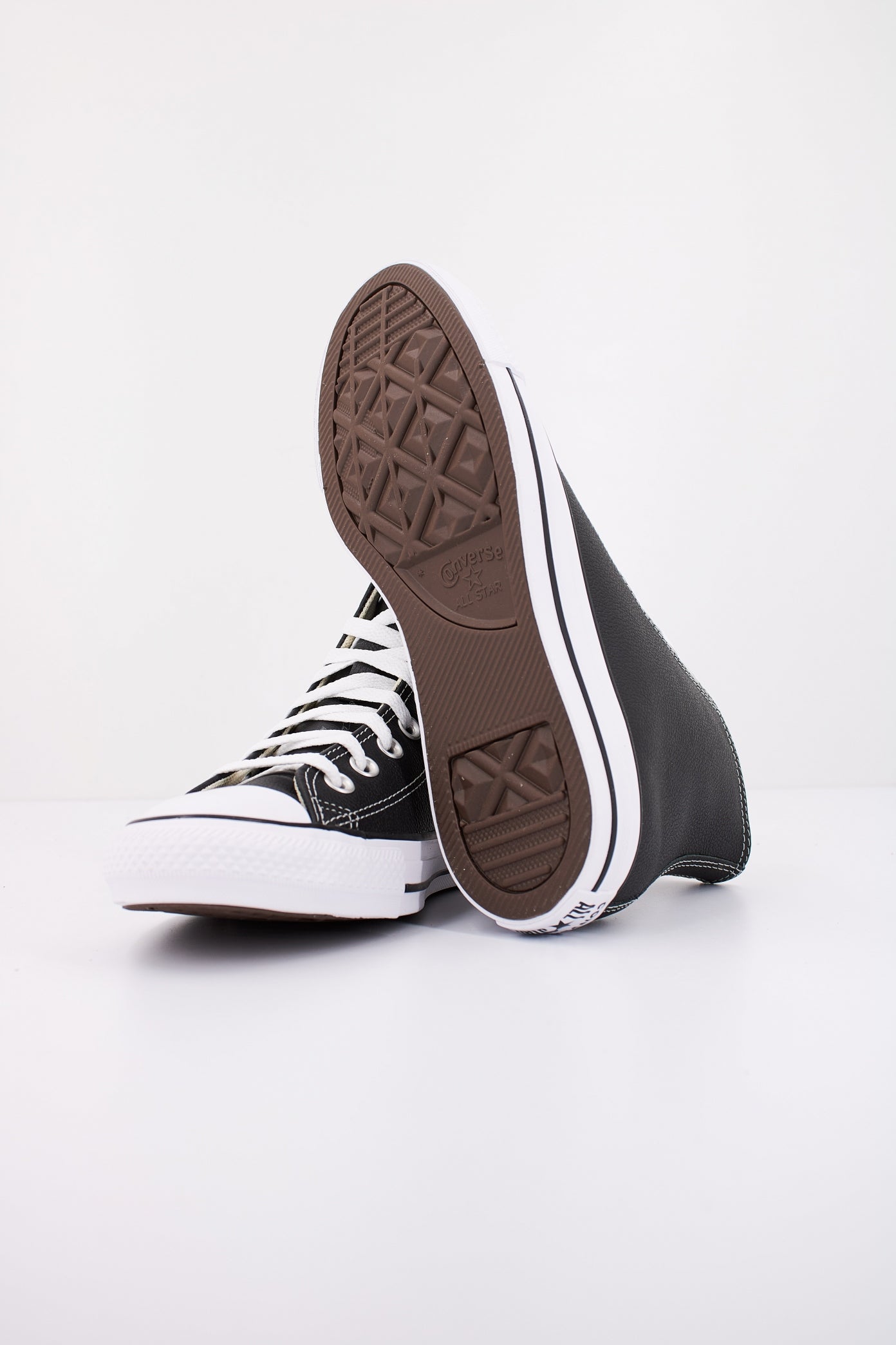 CONVERSE CHUCK TAYLOR LEATHER en color NEGRO  (5)