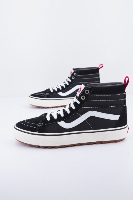 VANS UA SK- HI MTE- en color NEGRO  (2)