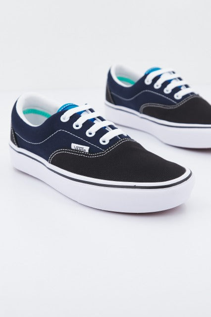 VANS UA COMFYCUSH ERA en color NEGRO  (2)