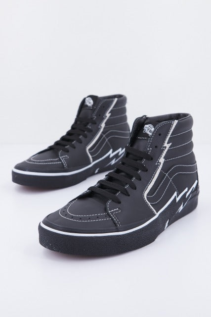 VANS UA SK-HI BOLT en color NEGRO  (2)