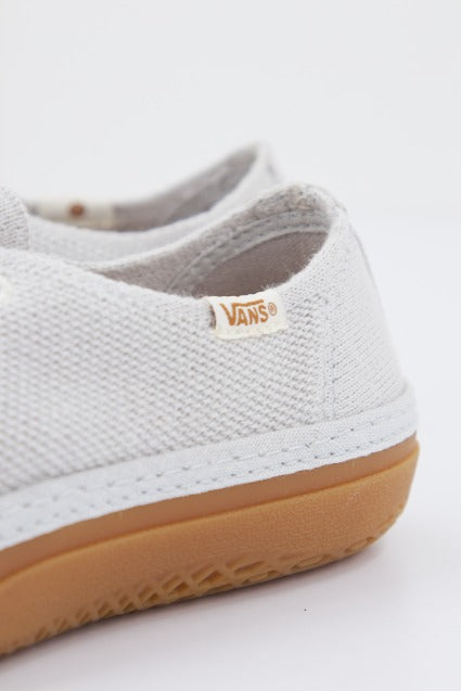 VANS UA CIRCLE VEE en color GRIS  (3)