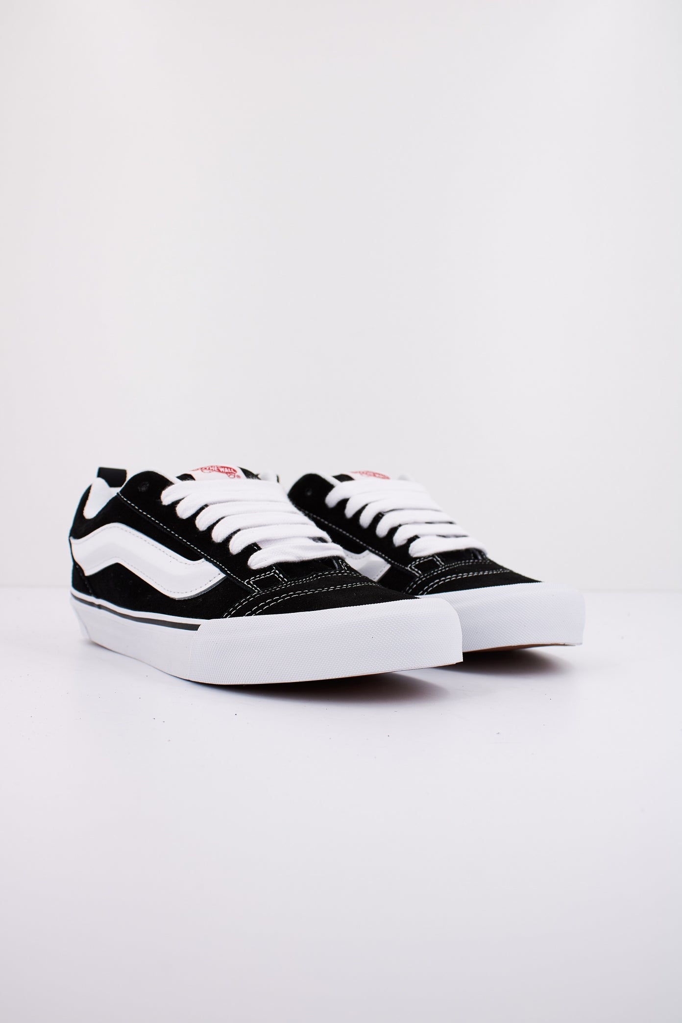 VANS KNU SKOOL en color NEGRO  (2)