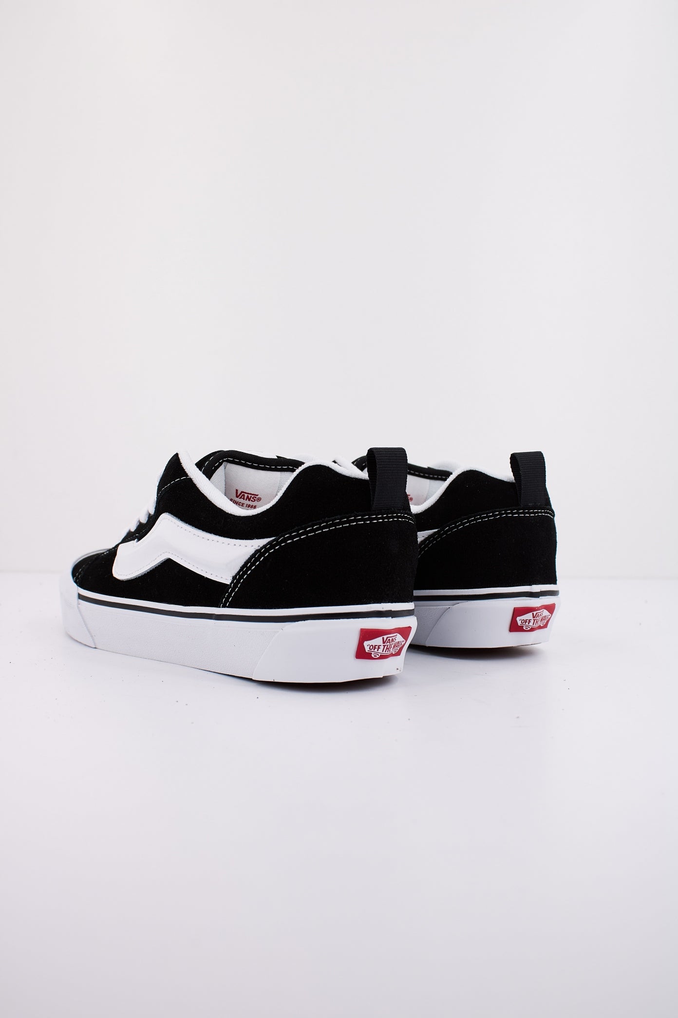 VANS KNU SKOOL en color NEGRO  (3)