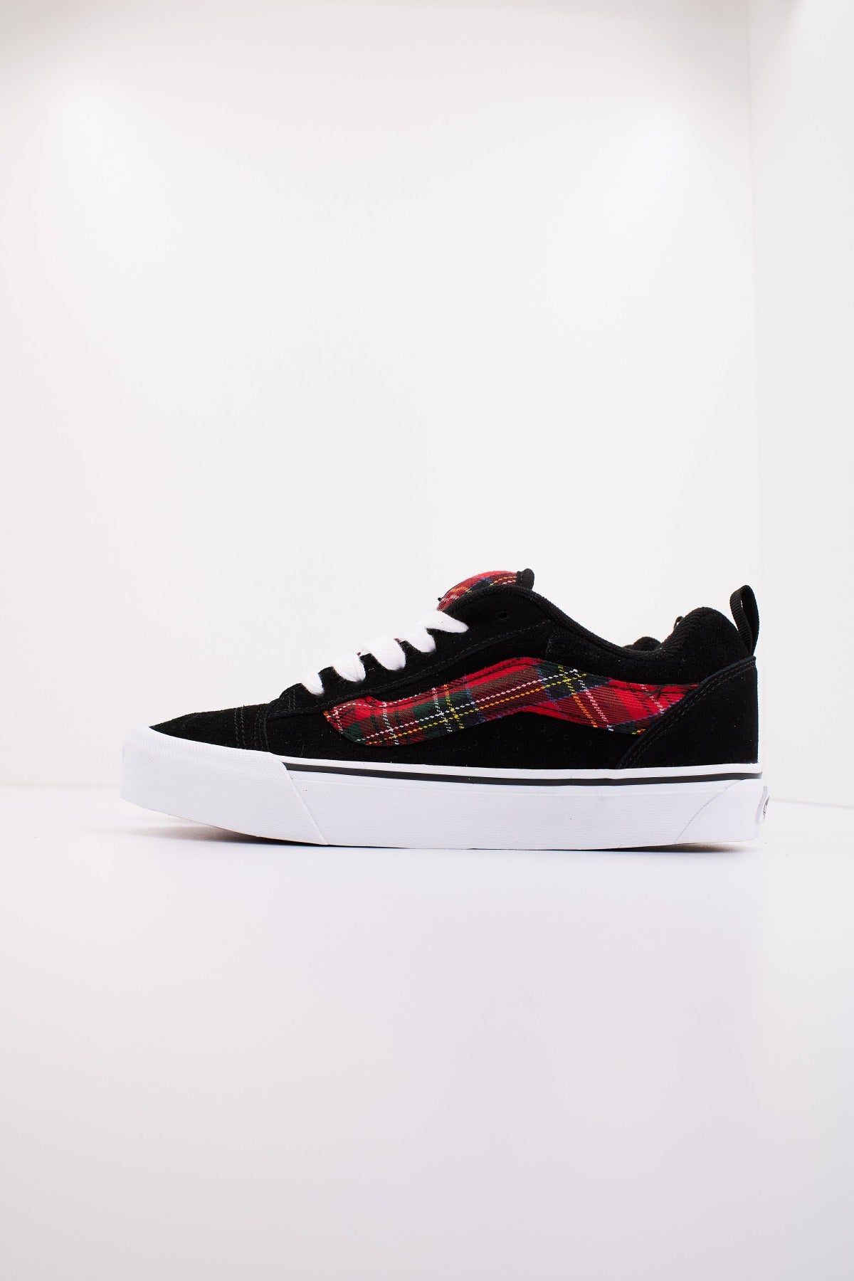 VANS KNU SKOOL en color NEGRO  (1)