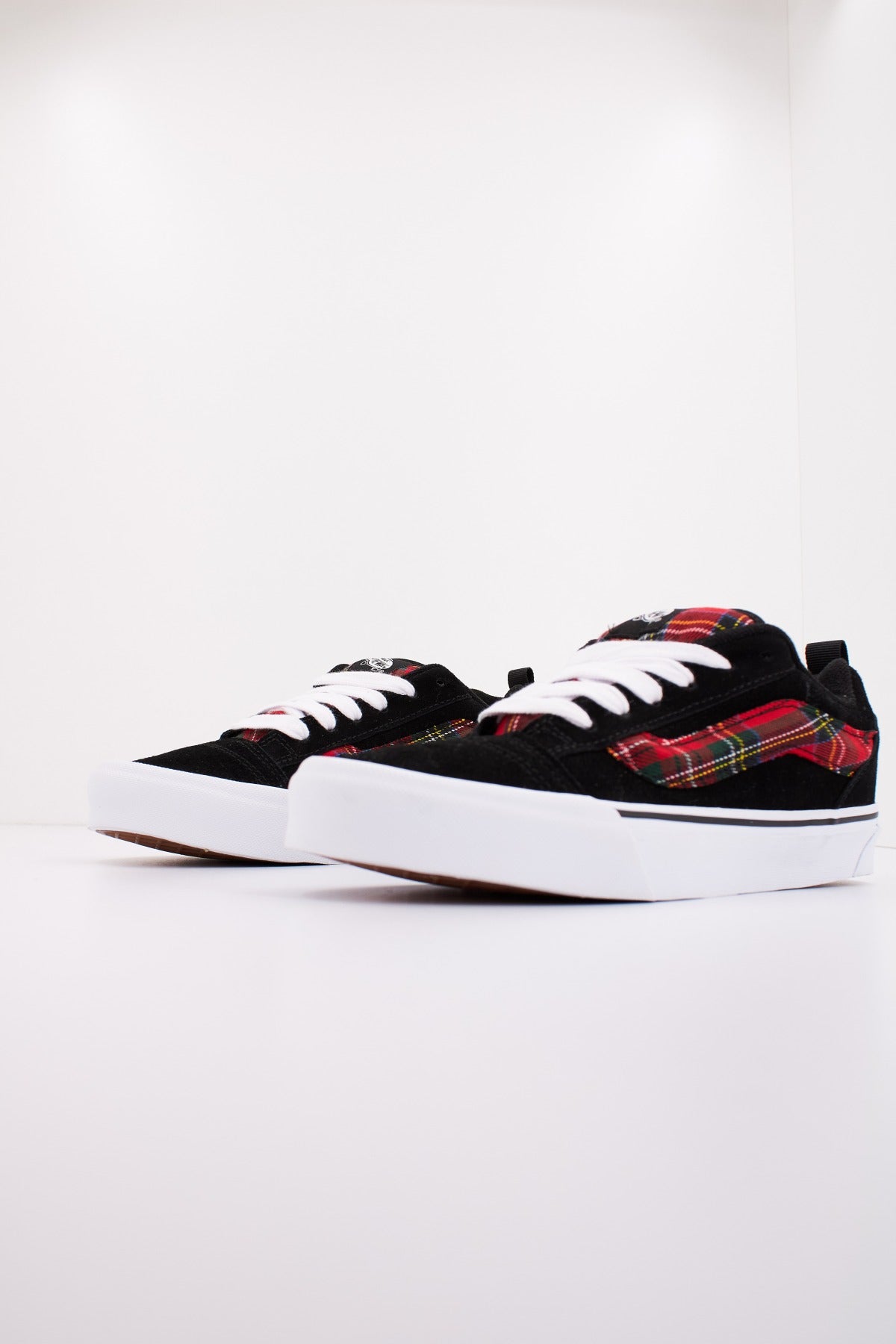 VANS KNU SKOOL en color NEGRO  (2)