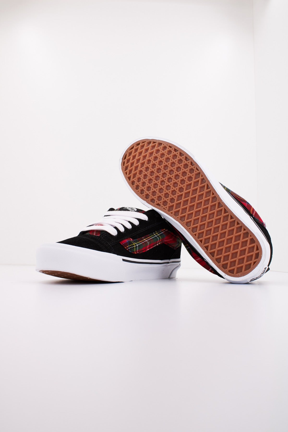 VANS KNU SKOOL en color NEGRO  (4)