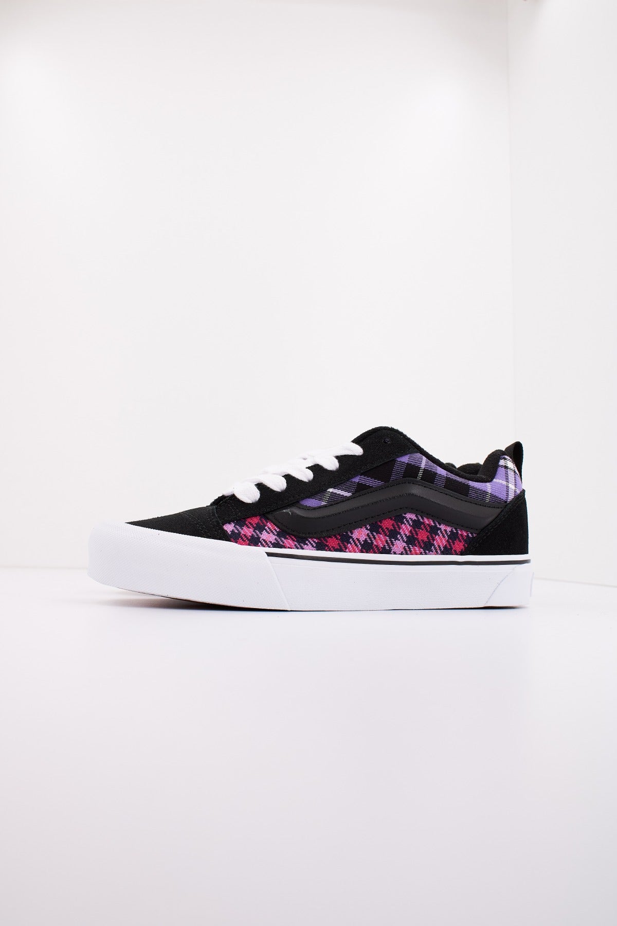 VANS KNU SKOOL en color NEGRO  (1)