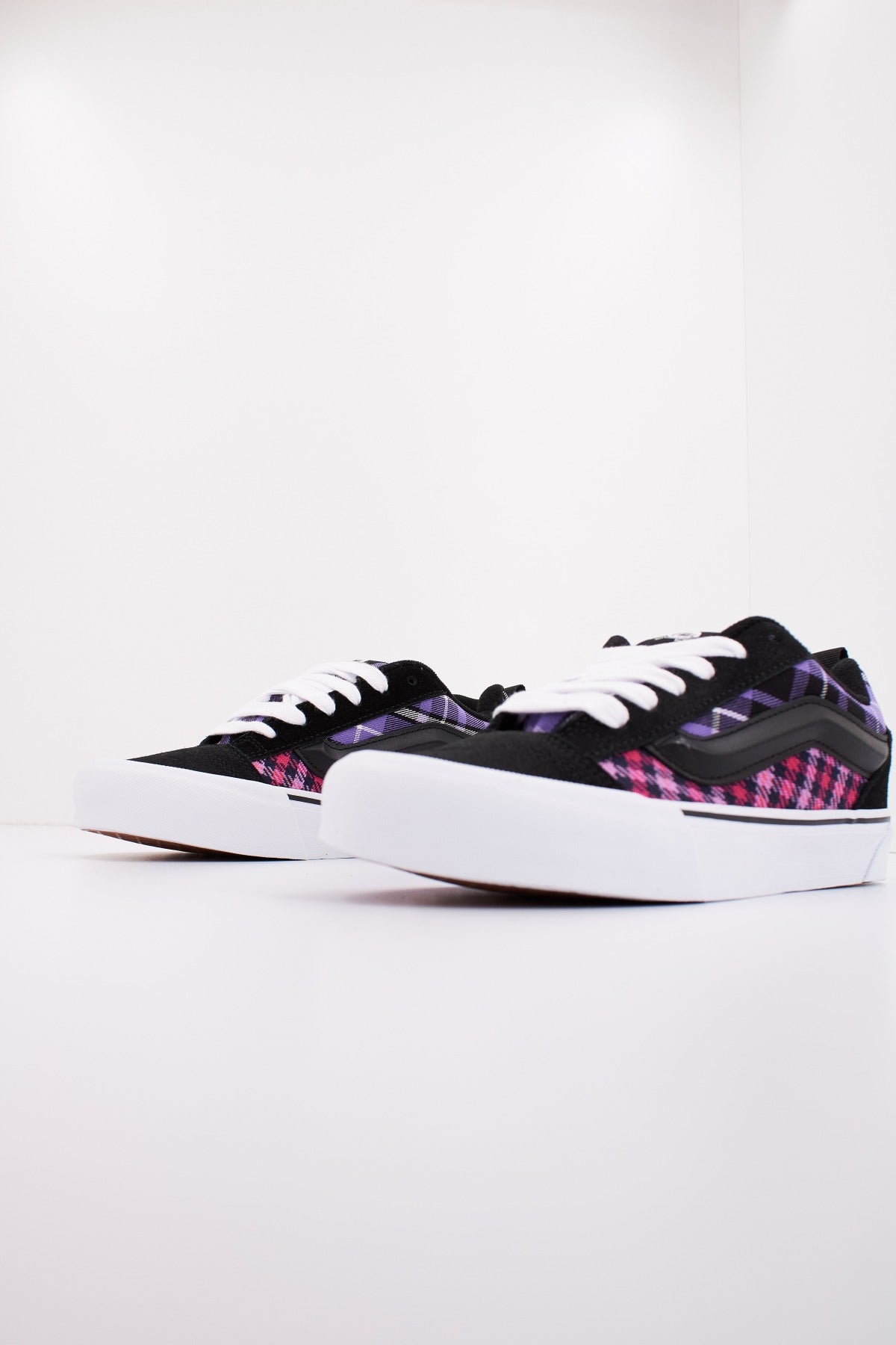 VANS KNU SKOOL en color NEGRO  (2)