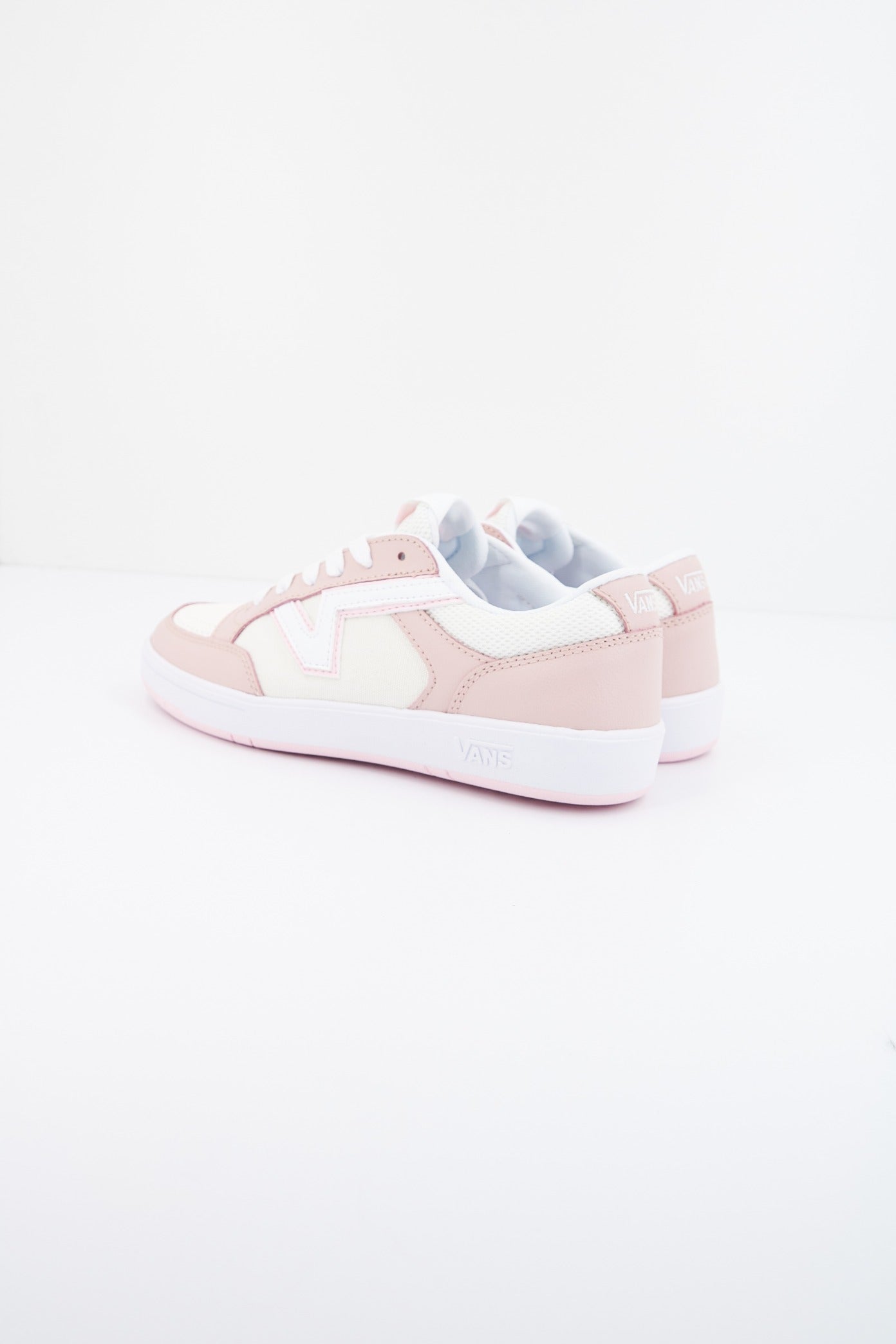 VANS LOWLAND CC en color ROSA  (3)