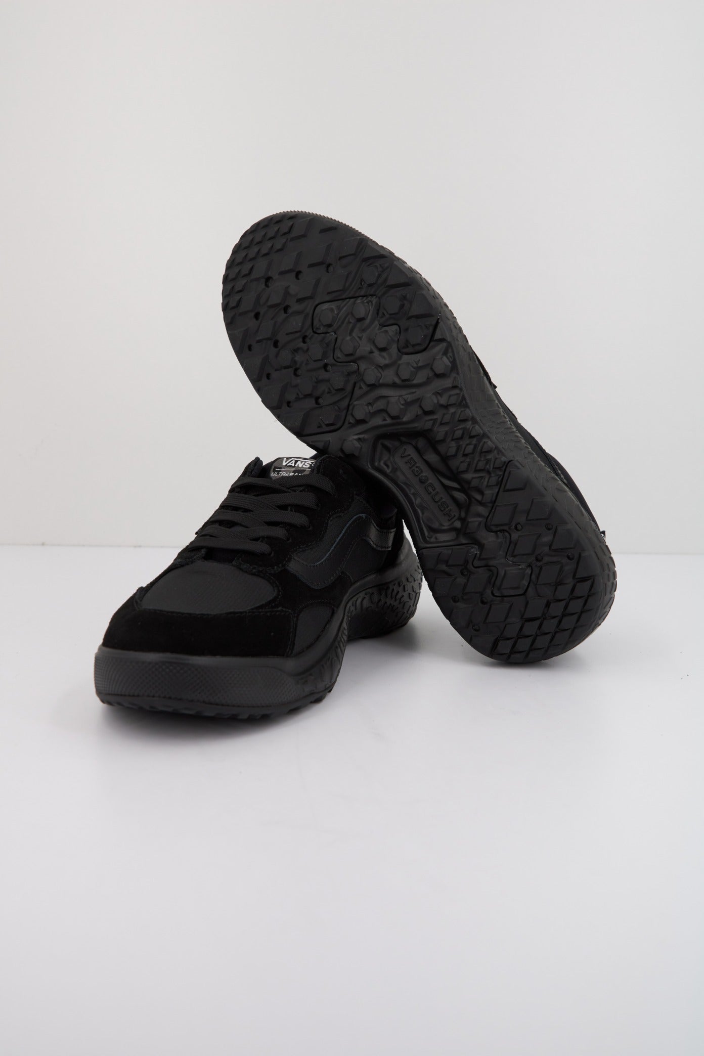 VANS ULTRARANGE NEO VR en color NEGRO  (4)