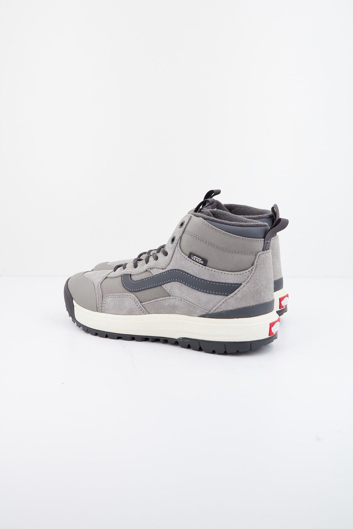 VANS ULTRARANGE EXO HI MTE en color GRIS  (3)