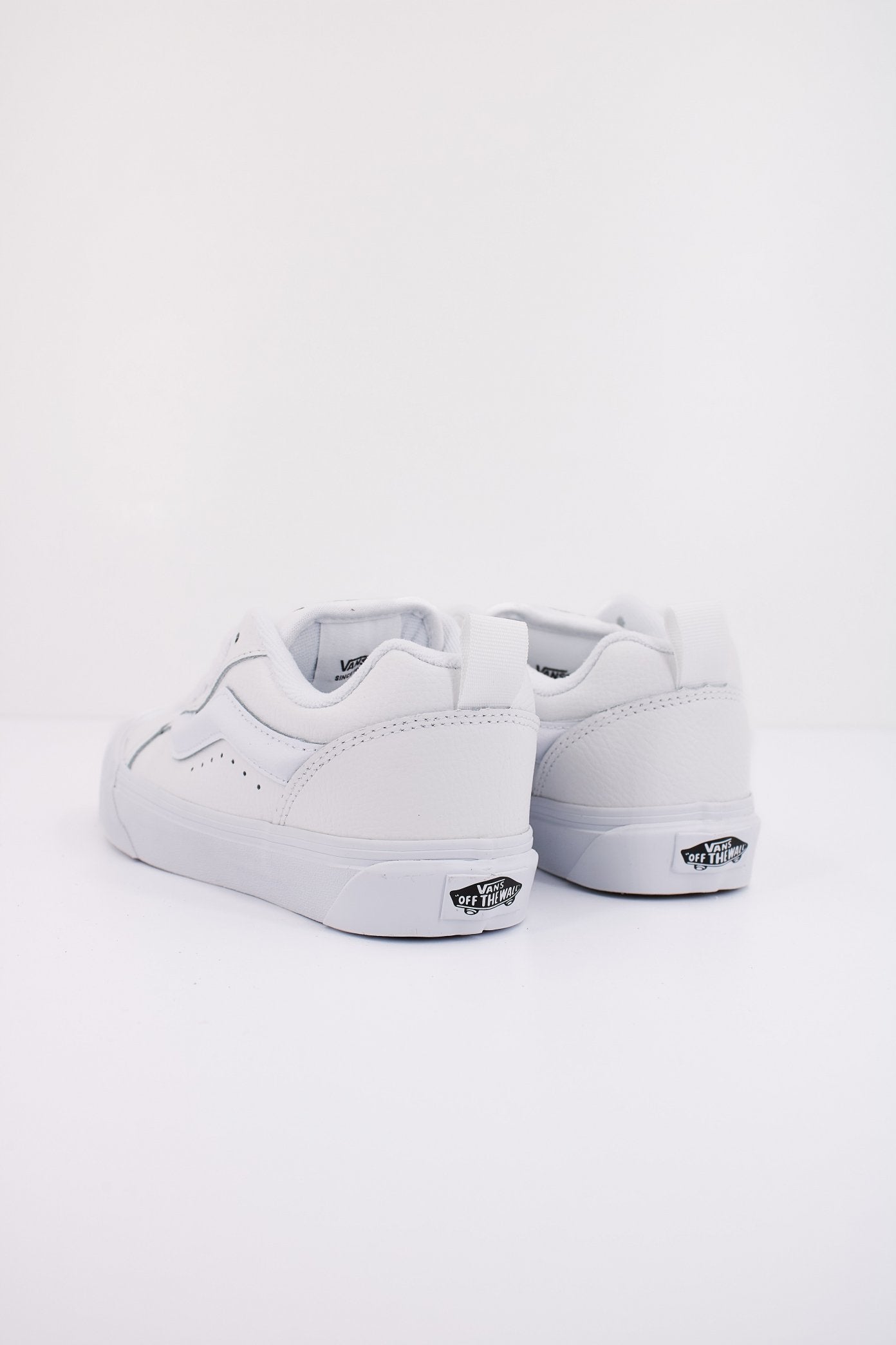 VANS  KNU SKOOL en color BLANCO  (4)