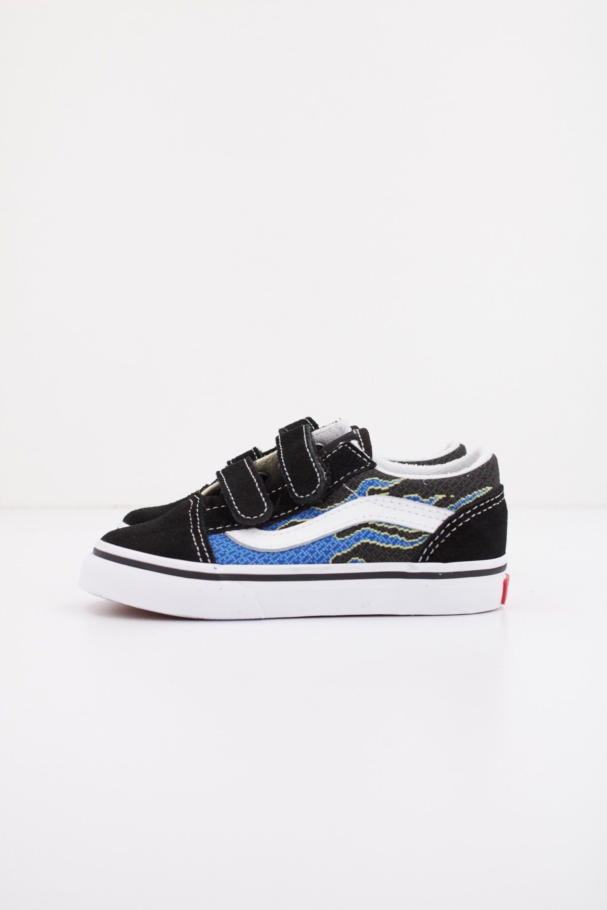 VANS OLD SKOOL V PIXEL FLAM en color NEGRO  (1)