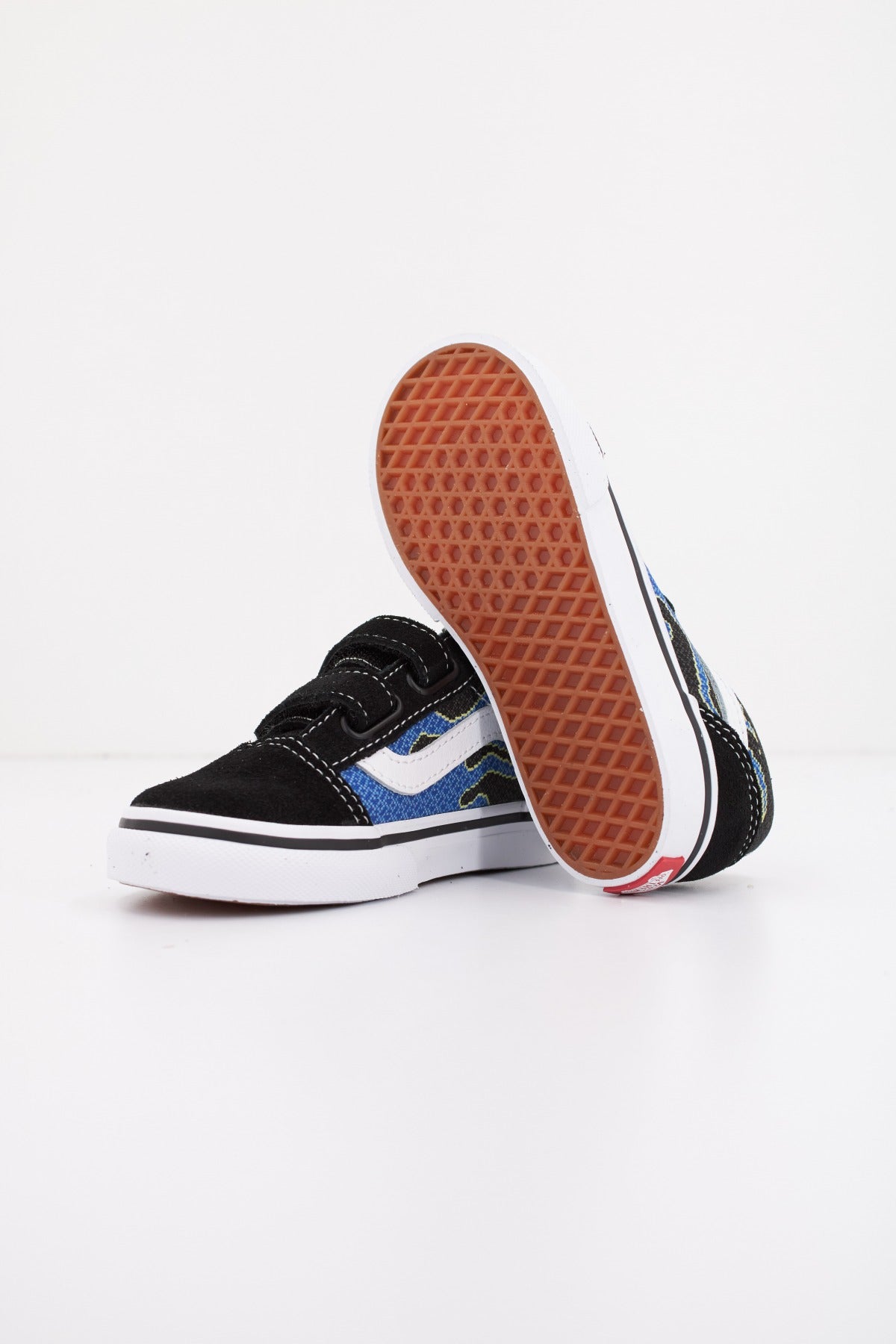 VANS OLD SKOOL V PIXEL FLAM en color NEGRO  (4)