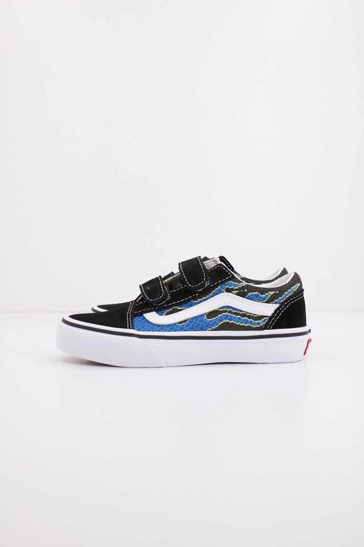 VANS OLD SKOOL V PIXEL FLAM en color NEGRO  (1)