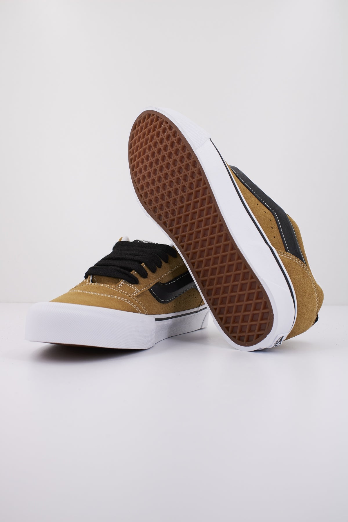 VANS KNU SKOOL en color MARRON CLARO  (4)