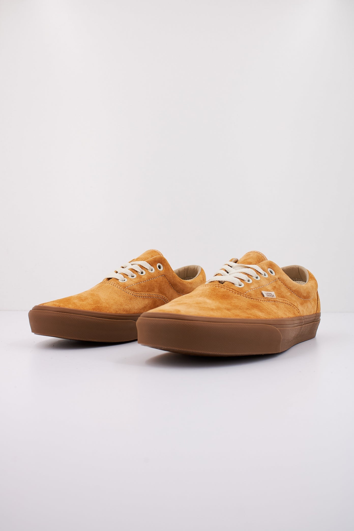 VANS ERA PIG SUEDE en color AMARILLO  (2)