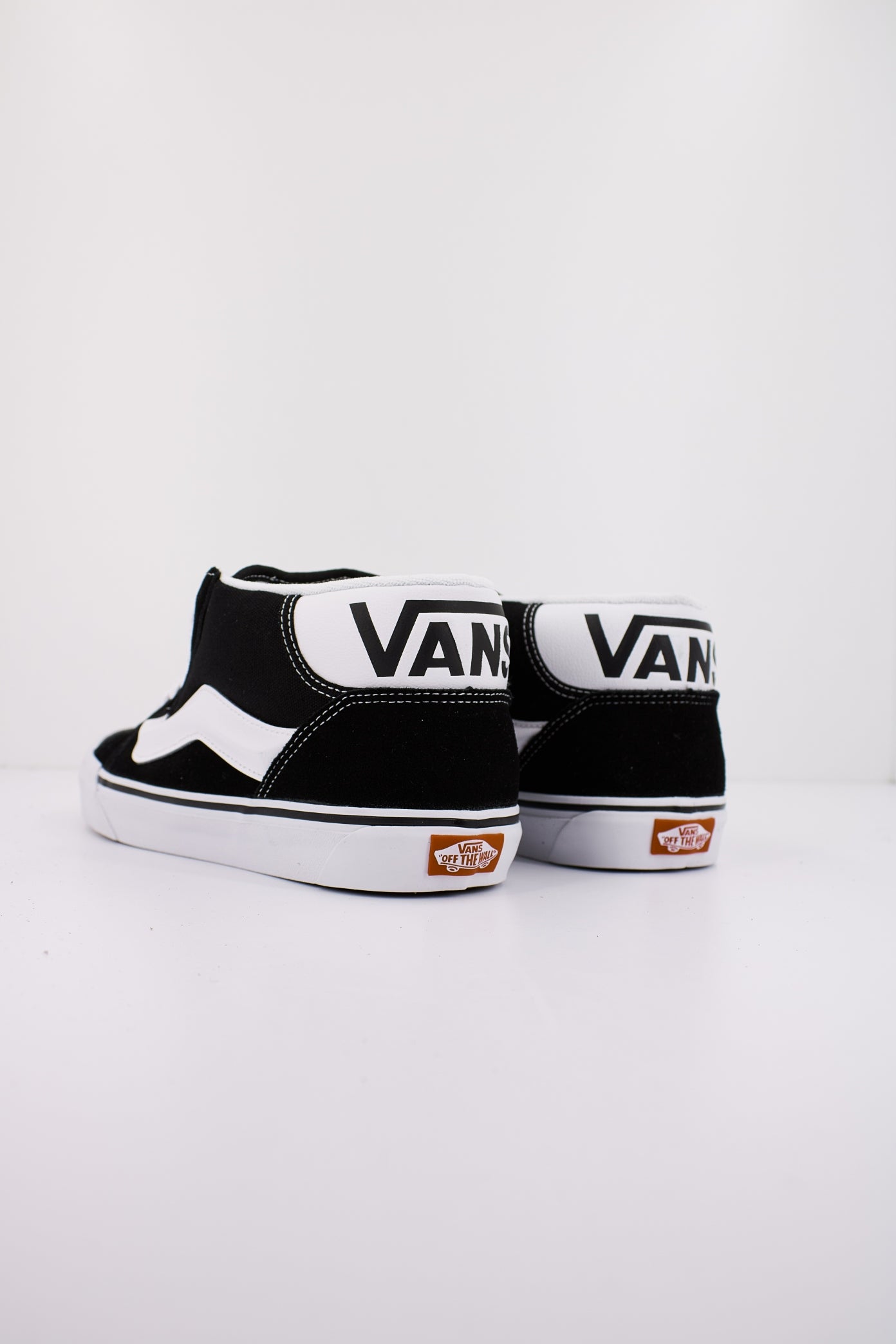 VANS KNU MID en color NEGRO  (3)