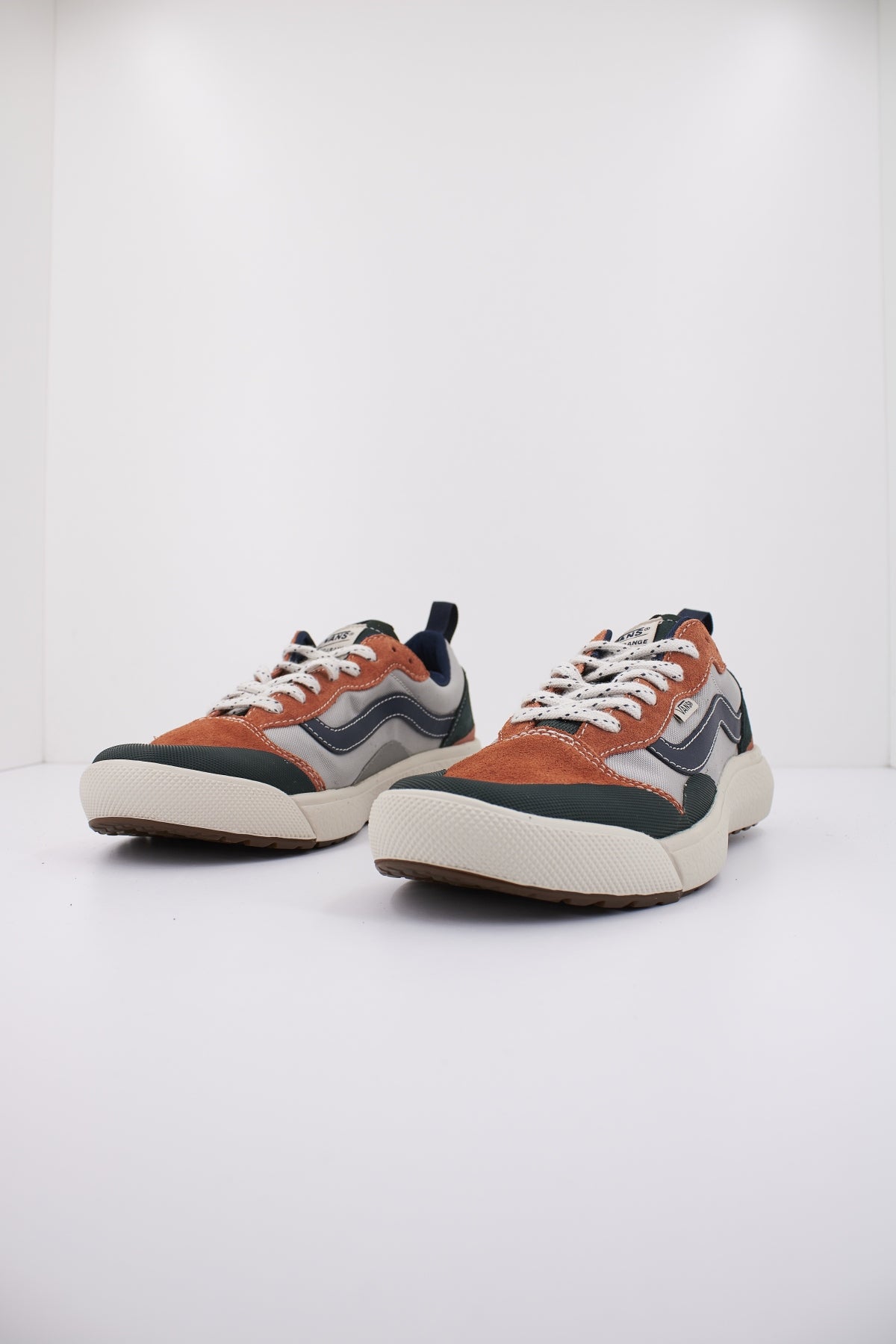 VANS ULTRARANGE EXO SE en color MULTICOLOR  (2)