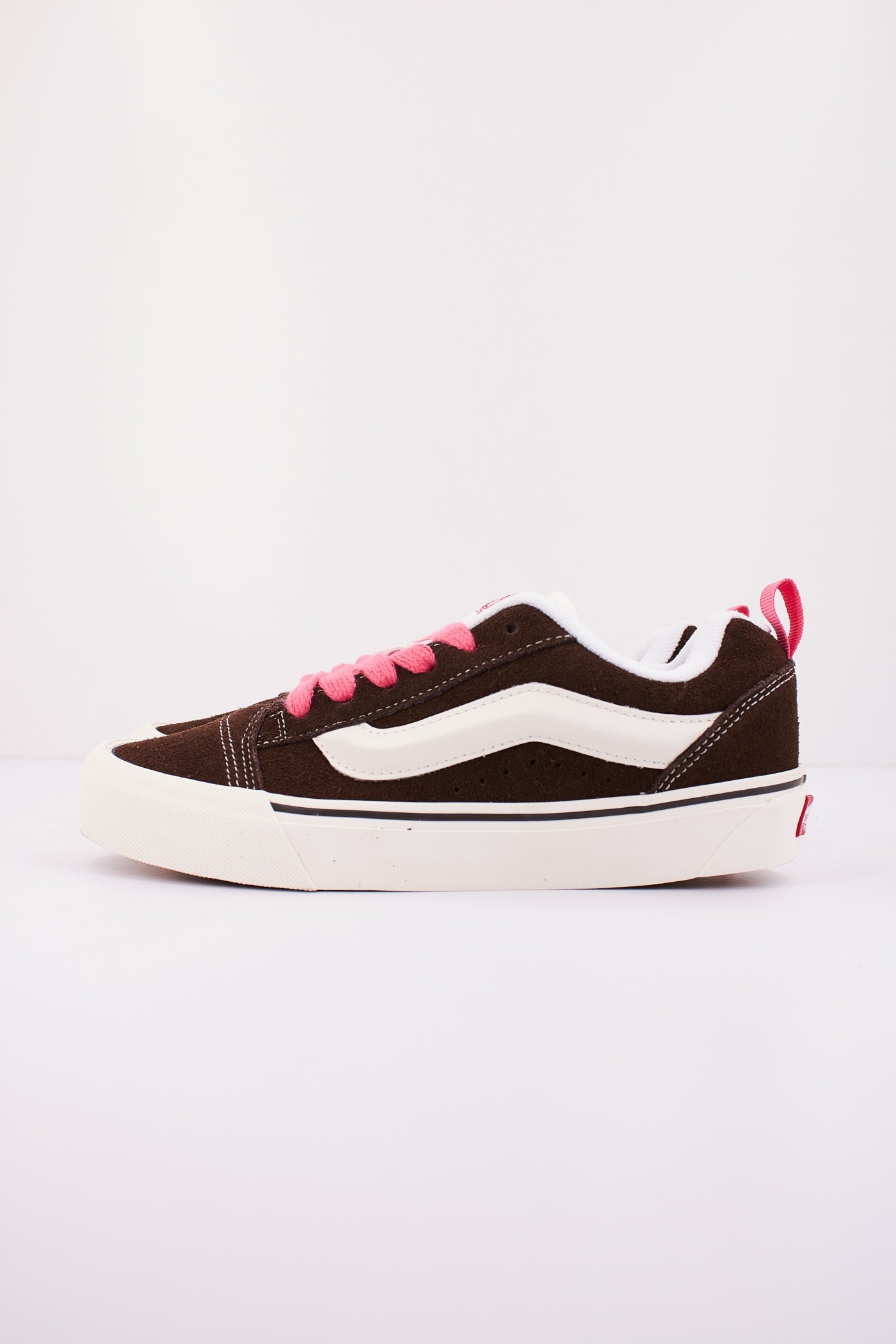 VANS KNU SKOOL RETRO en color MARRON  (1)