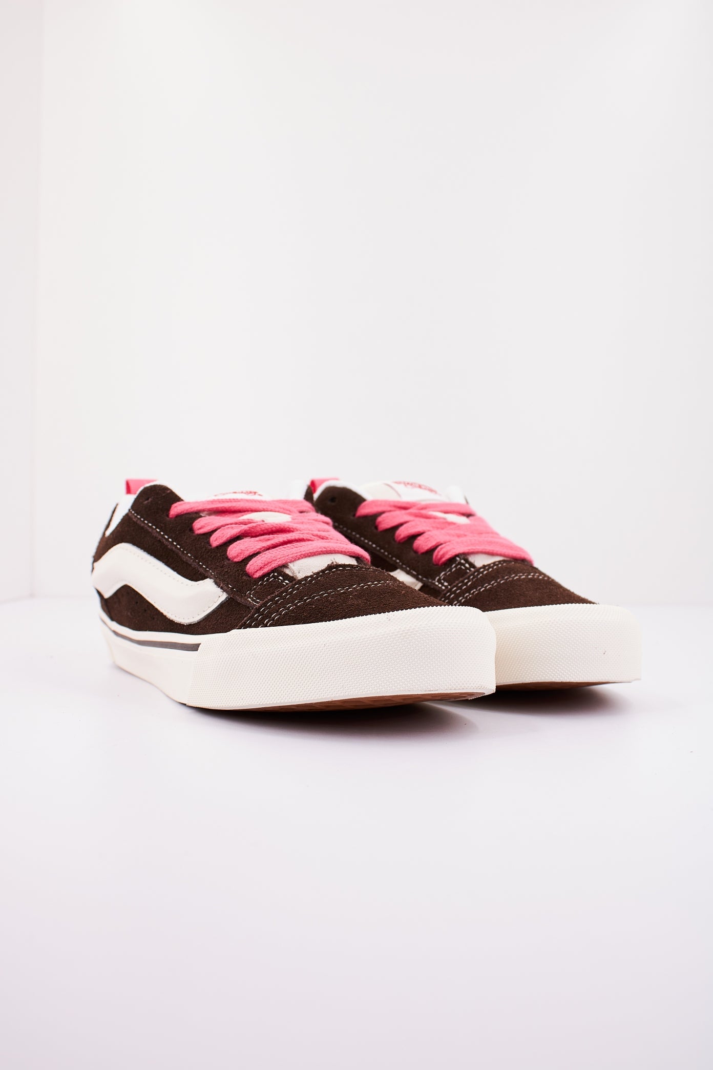 VANS KNU SKOOL RETRO en color MARRON  (2)